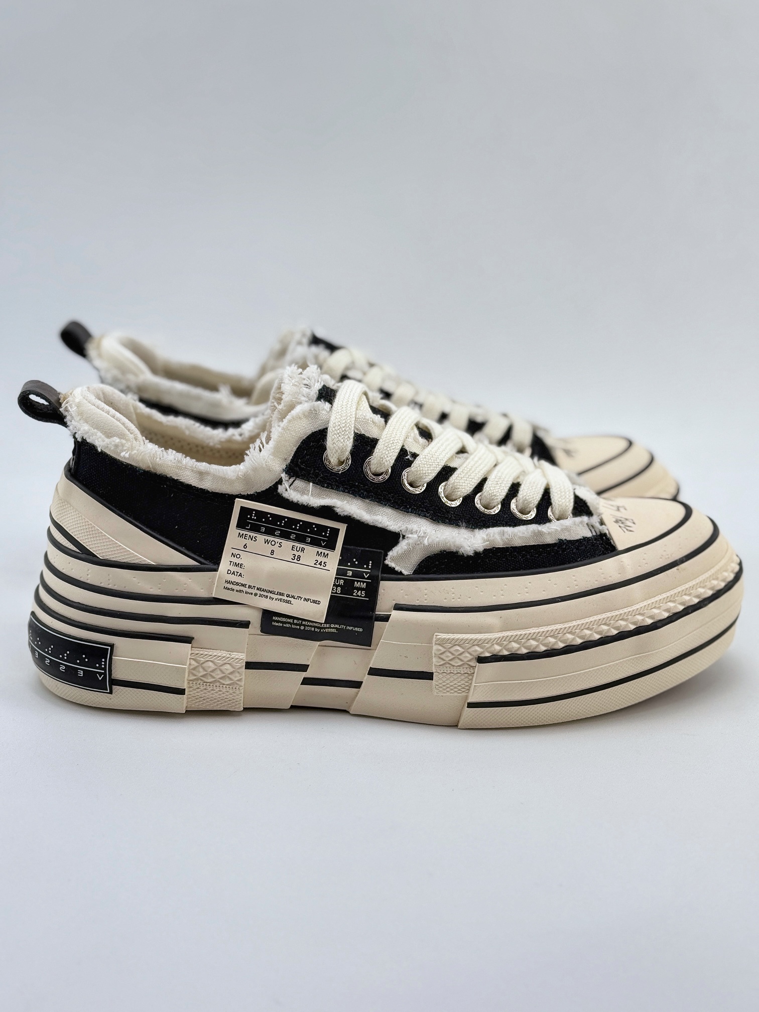 CX专供 得物官方订单
【吴建豪】
吴建豪个人新锐品牌 xVESSEL G.O.P. Low 双标
莞产原单渠道货 区别市场通货版本
众明星网红上脚解构重叠厚底软木低帮百搭增高帆布硫化板鞋
男女鞋配置硬质天地盖礼盒
升级厚实木塞内底
纯手工贴合多重围条硫化工艺
采用16蛊司厚实舒适帆布面料
流苏做旧复古效果 余文乐 蔡徐坤助攻款式
尺码:35 36 37 38 39 40 41 42 43 44 45