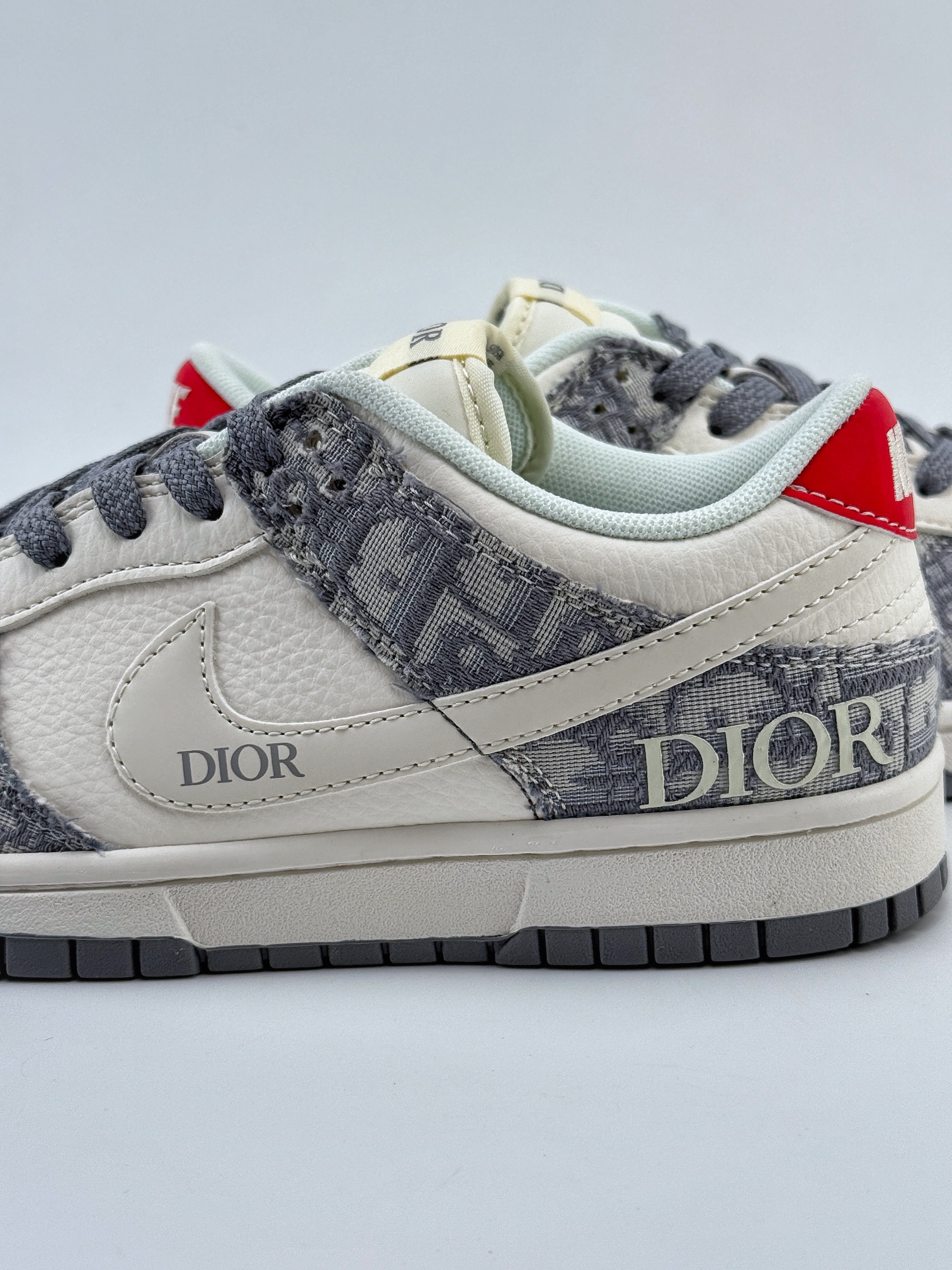 NIKE SB Dunk Low x DIOR 白灰红满天星 XY1688-004