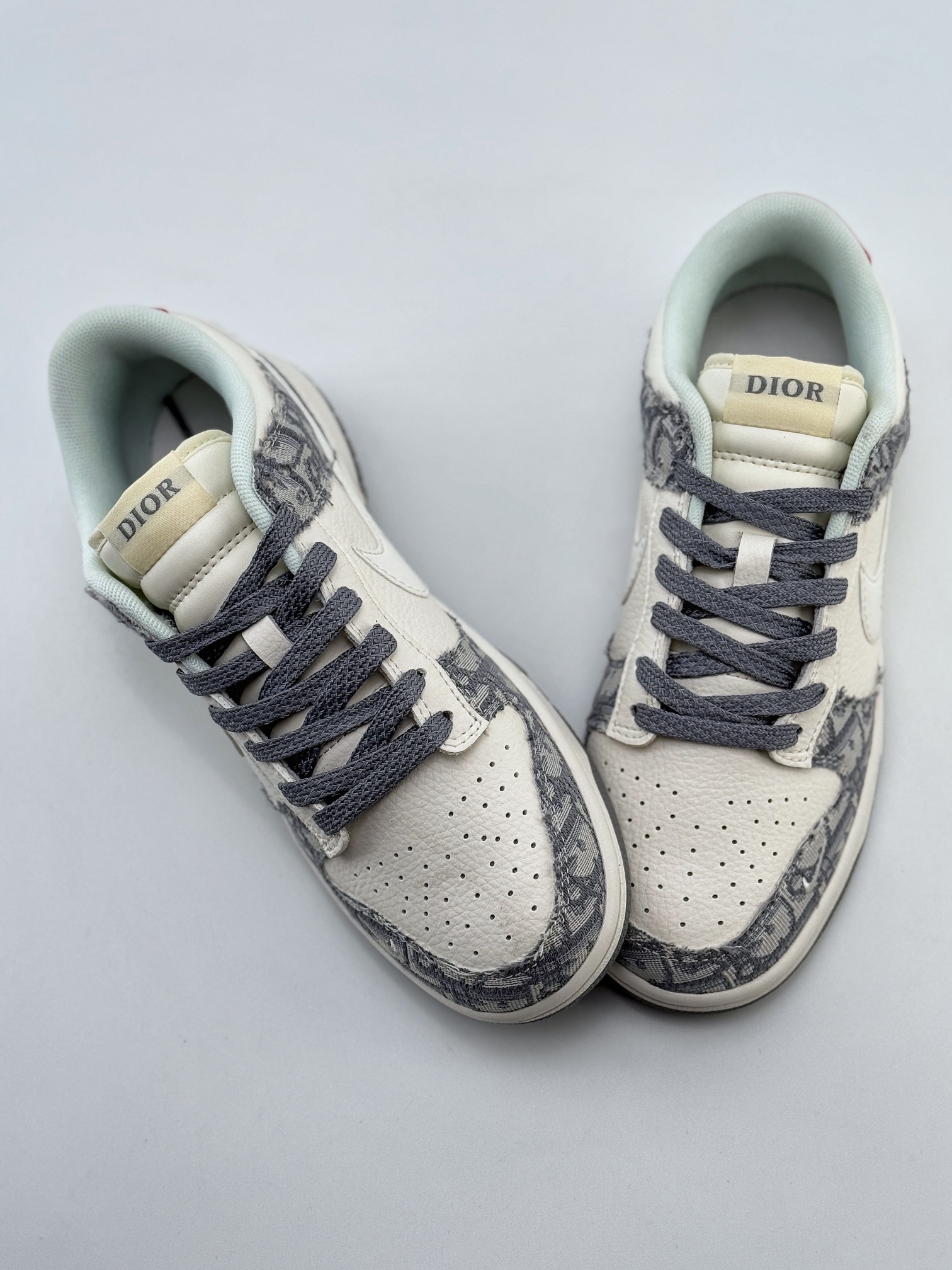 NIKE SB Dunk Low x DIOR 白灰红满天星 XY1688-004