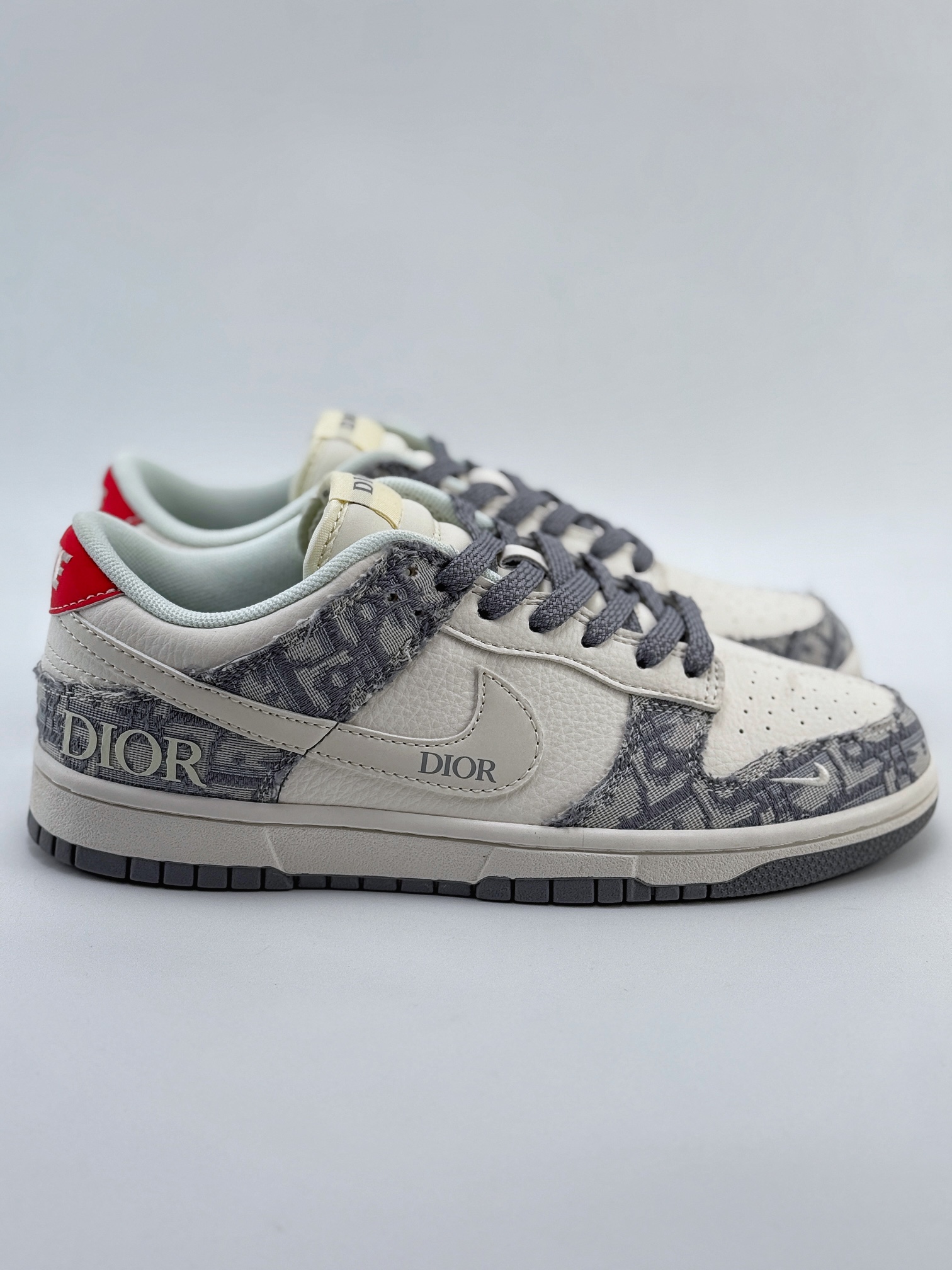 NIKE SB Dunk Low x DIOR 白灰红满天星 XY1688-004