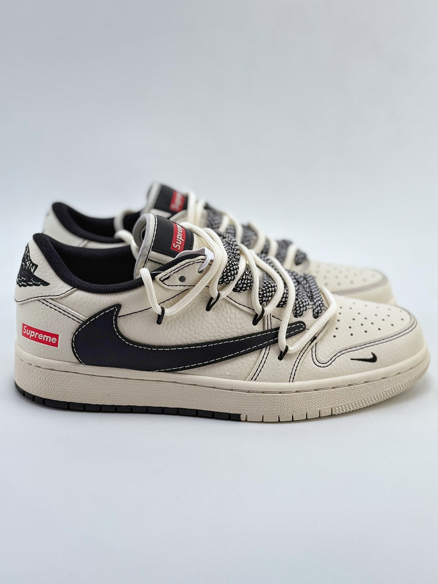 Travis Scott x Nike Air Jordan 1 Low x Supreme Air Jordan 1 Low 反转米黑缝线满天星绑带倒钩 SJ0086-134