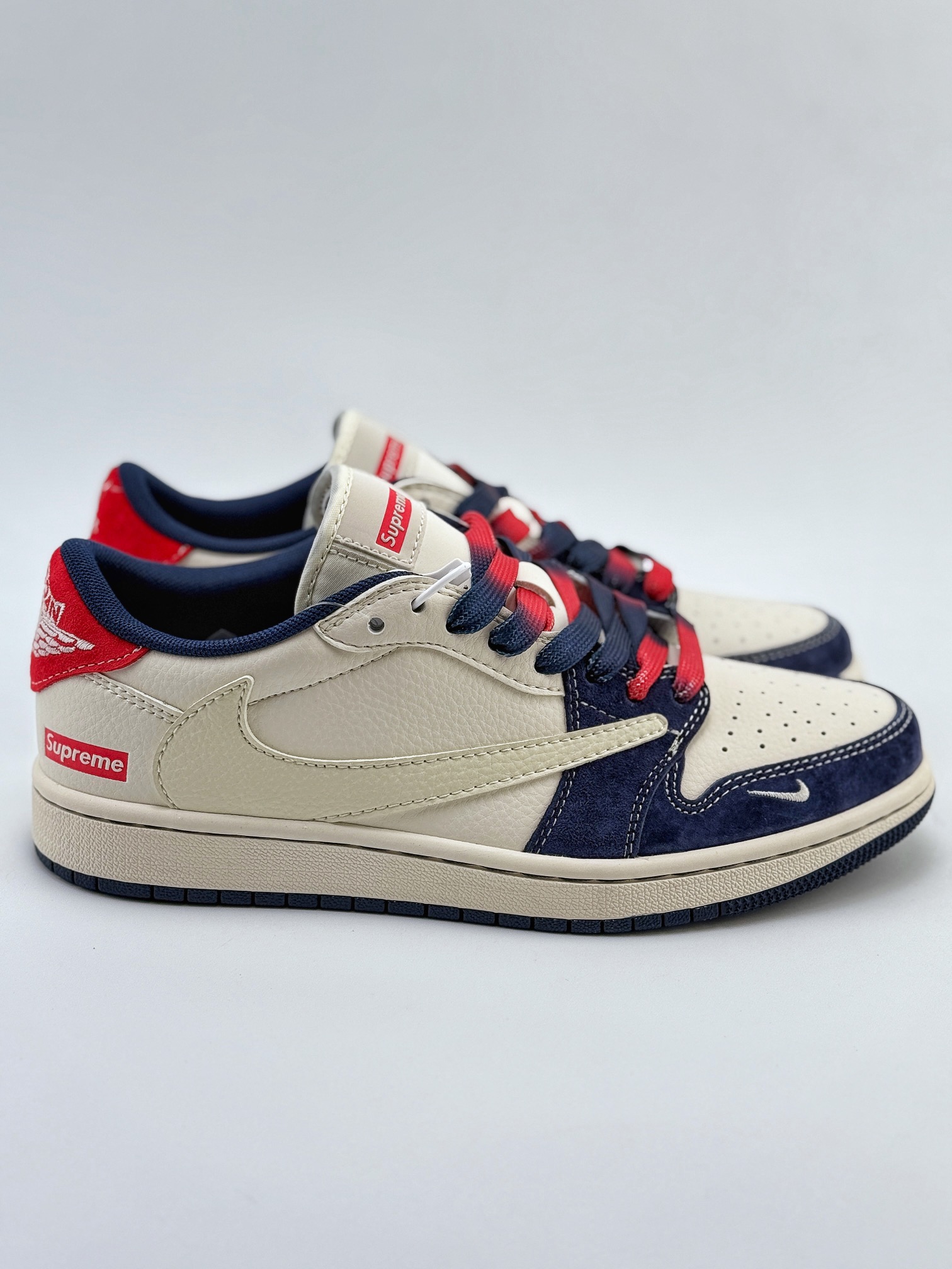 Travis Scott x Nike Air Jordan 1 Low x Surepme Air Jordan 1 Low 反转米蓝红倒钩 XY2688-122