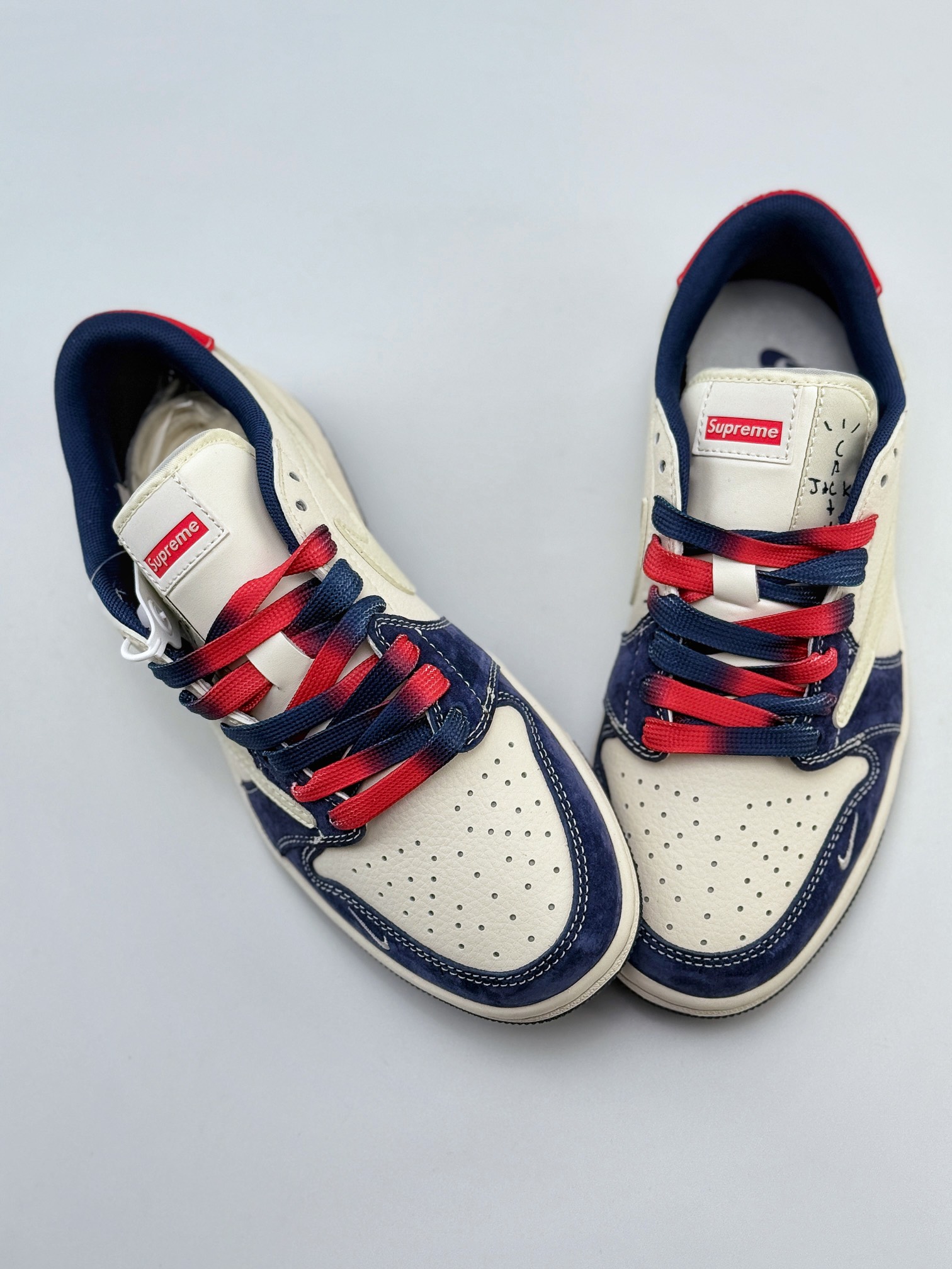 Travis Scott x Nike Air Jordan 1 Low x Surepme Air Jordan 1 Low 反转米蓝红倒钩 XY2688-122