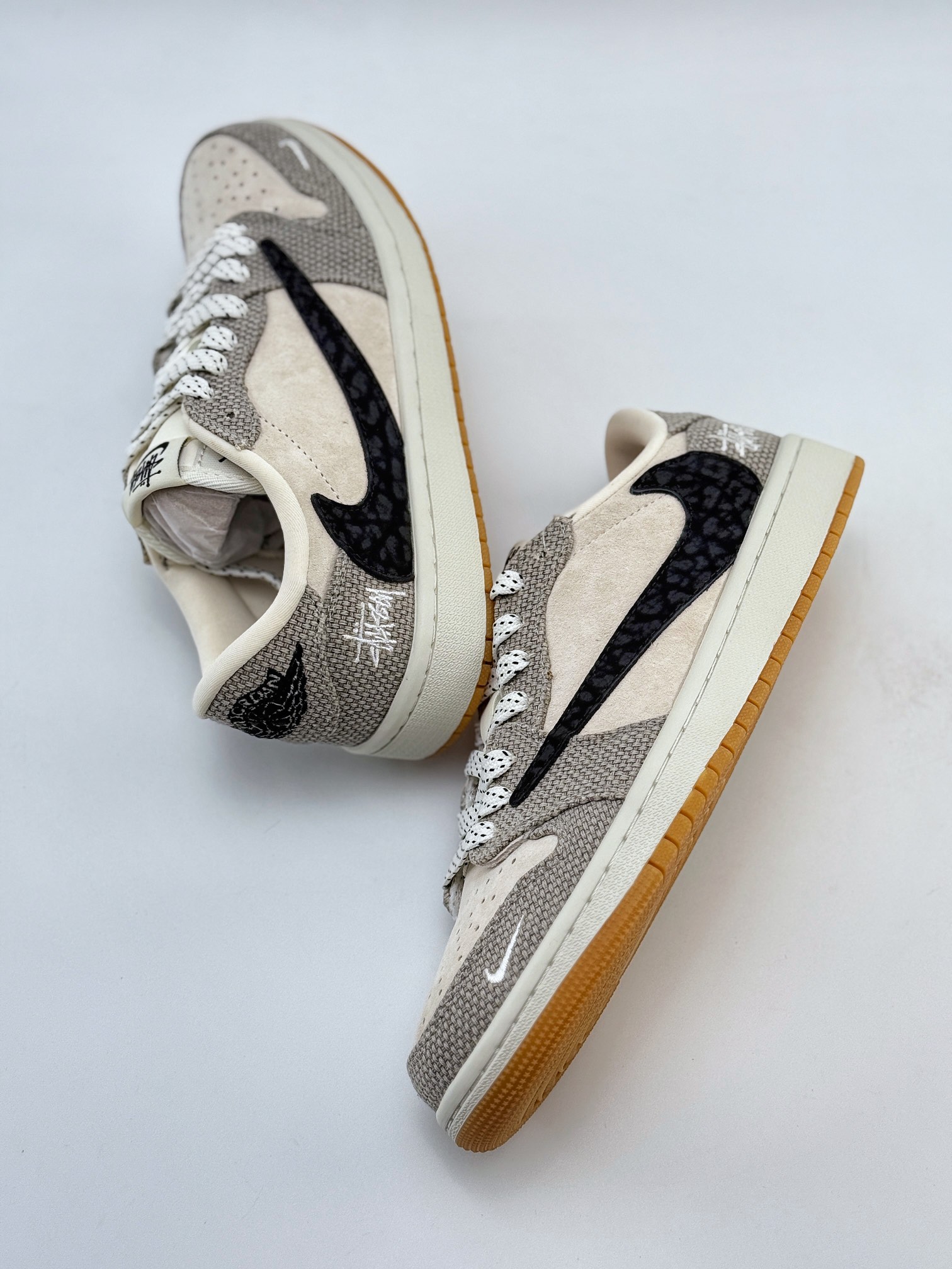 Travis Scott x Nike Air Jordan 1 Low x Stussy Air Jordan 1 Low 反转米黑拼接帆布满天星倒钩  JH6089-006