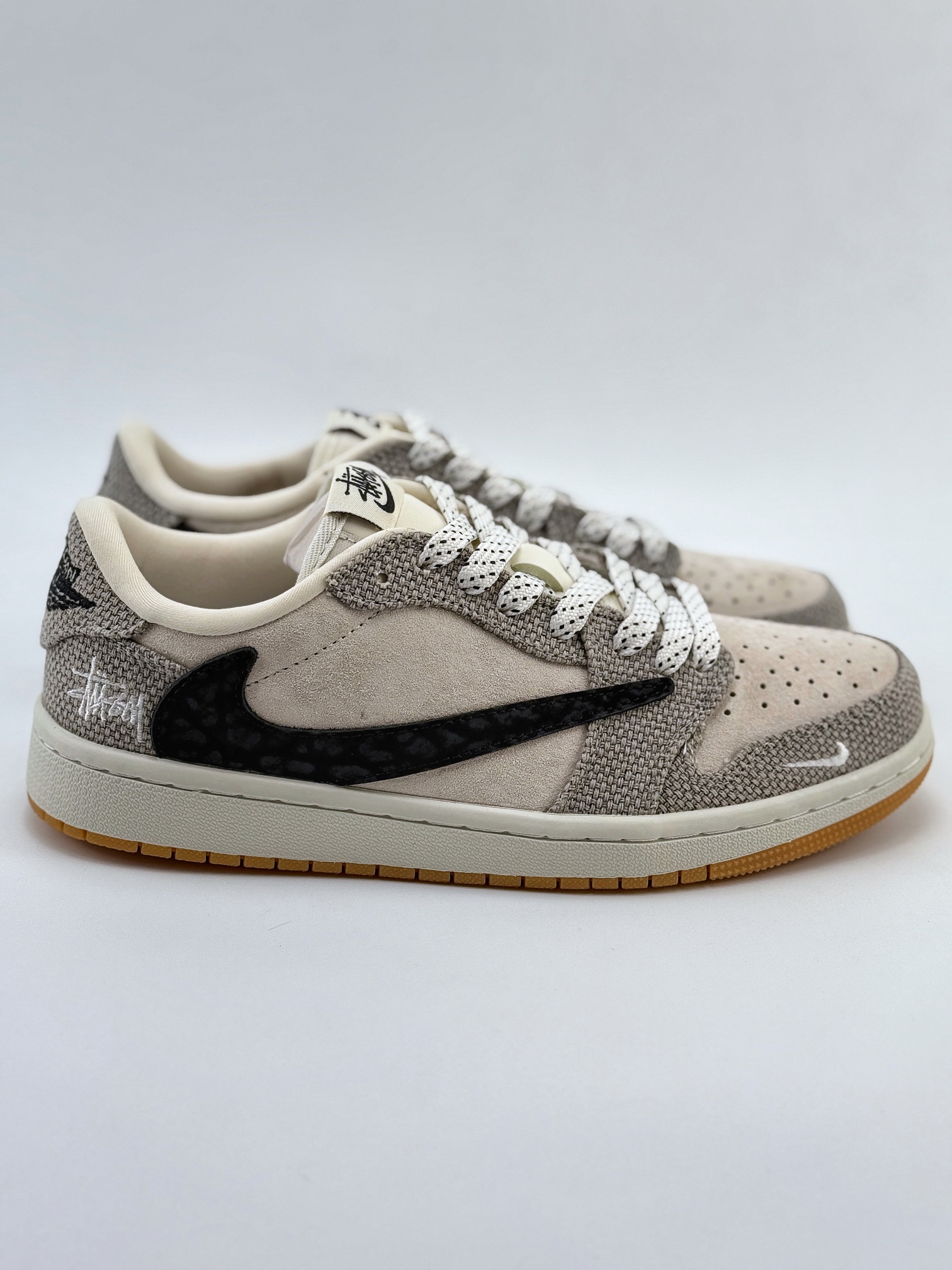 Travis Scott x Nike Air Jordan 1 Low x Stussy Air Jordan 1 Low 反转米黑拼接帆布满天星倒钩  JH6089-006