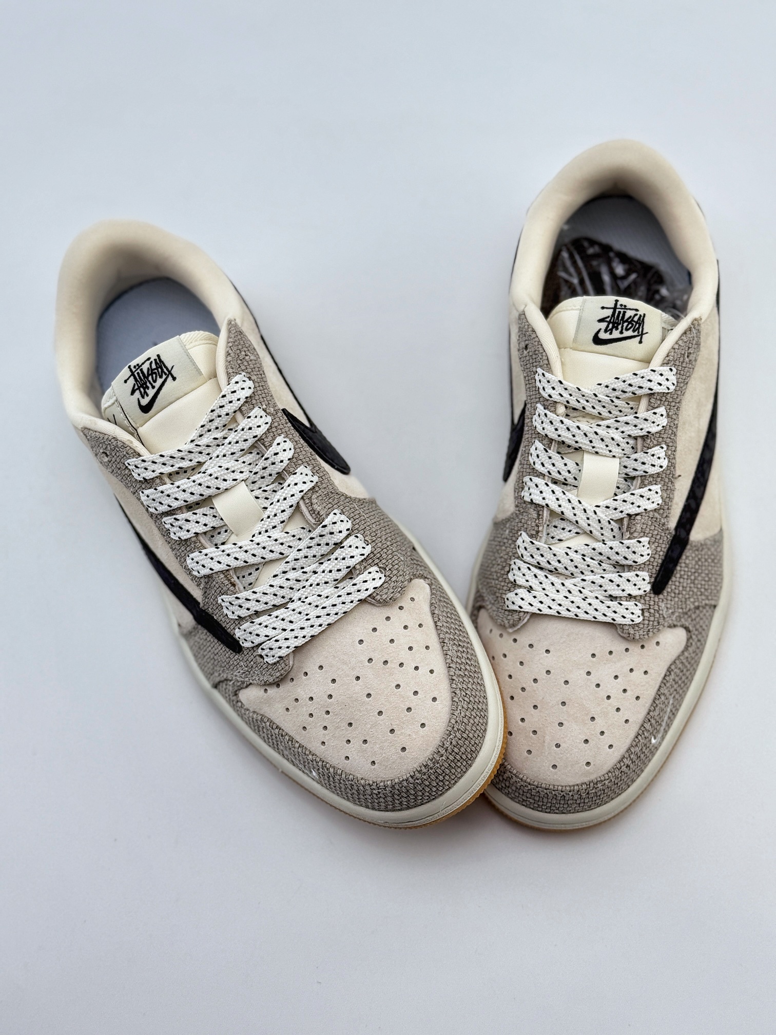 Travis Scott x Nike Air Jordan 1 Low x Stussy Air Jordan 1 Low 反转米黑拼接帆布满天星倒钩  JH6089-006