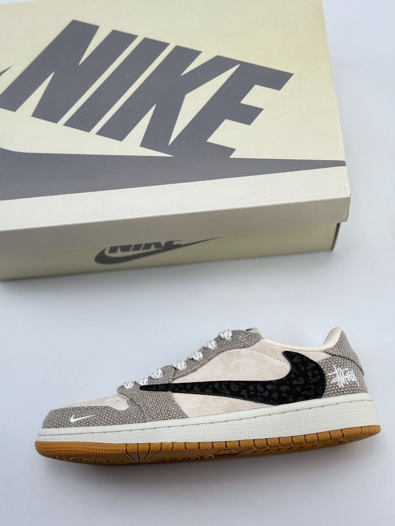 Travis Scott x Nike Air Jordan 1 Low x Stussy Air Jordan 1 Low 反转米黑拼接帆布满天星倒钩  JH6089-006