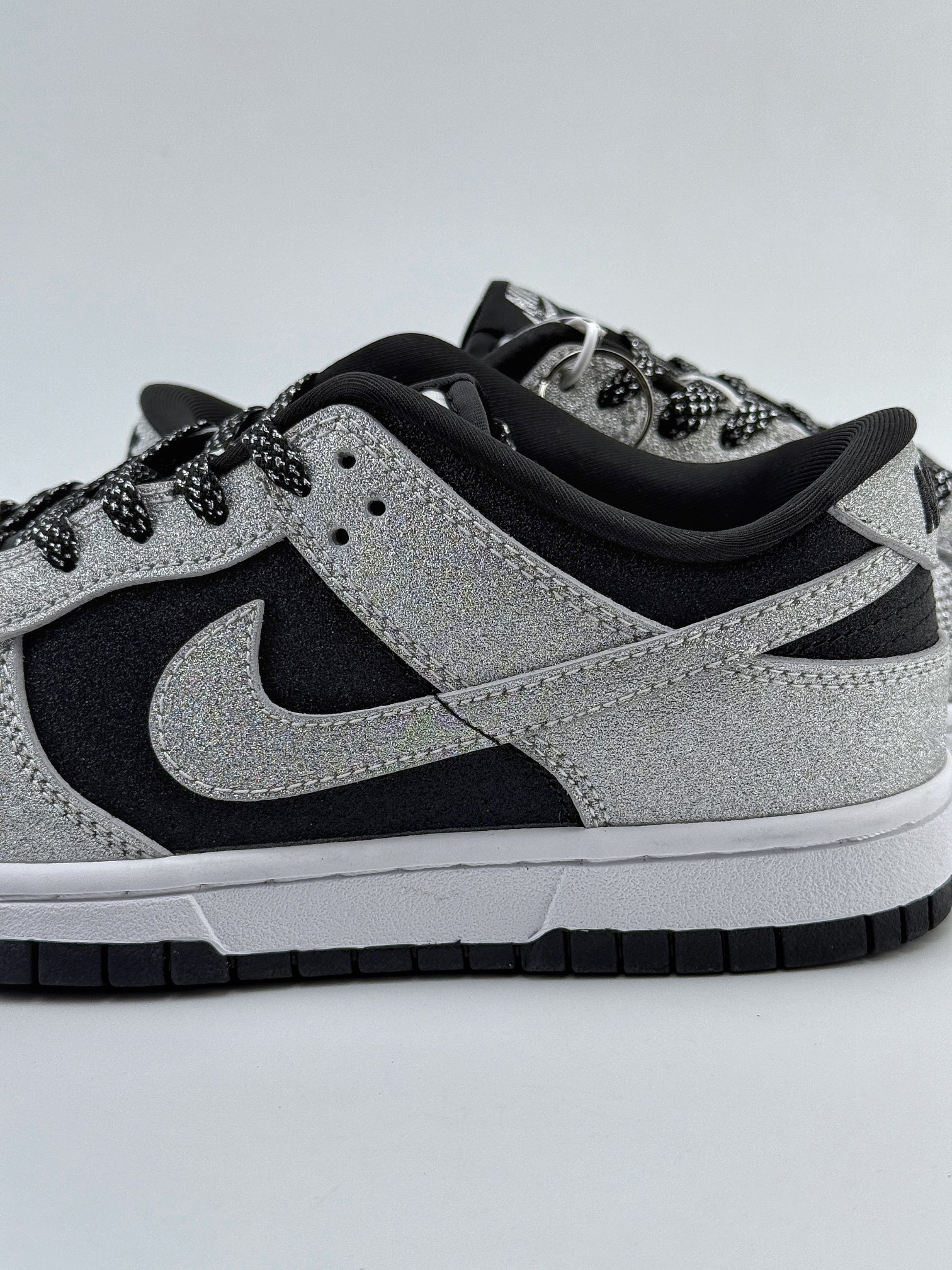 Nike SB Dunk Low 银黑满天星  KK1333-003