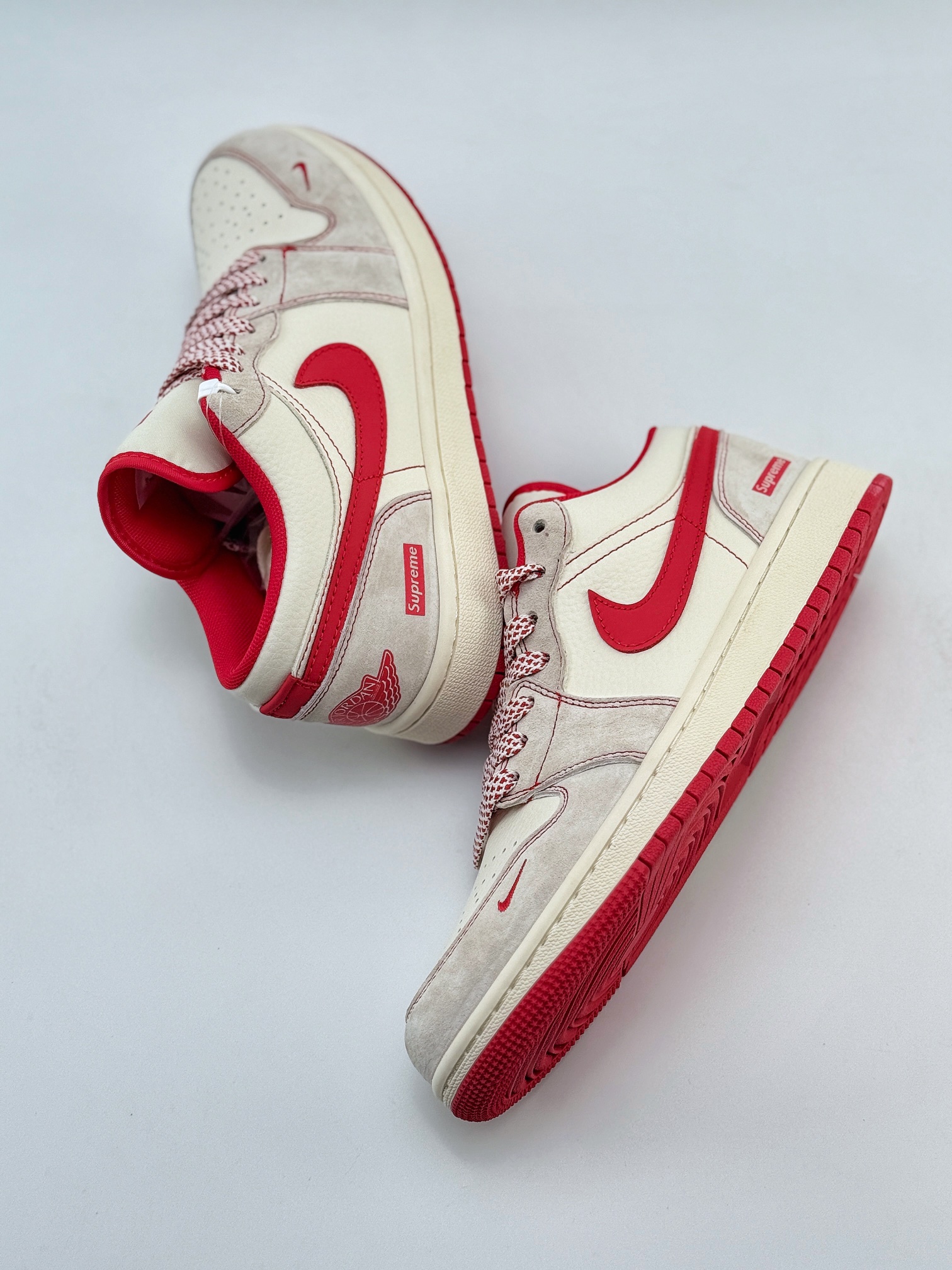 Air Jordan 1 Retro Low x Supreme 米红小钩满天星  XX2409-009