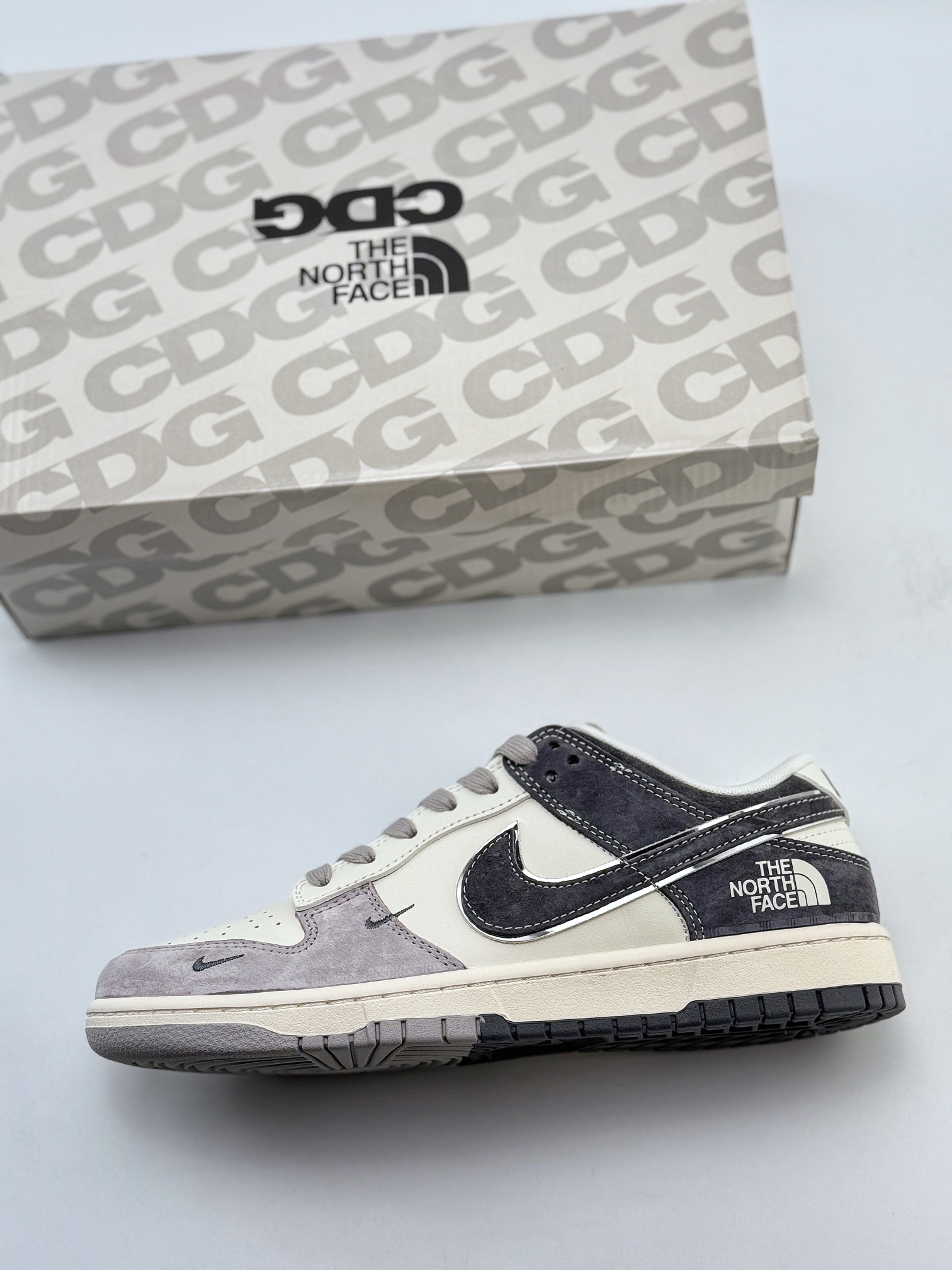 Nike SB Dunk Low x The North Face 米灰黑  DQ1098-519