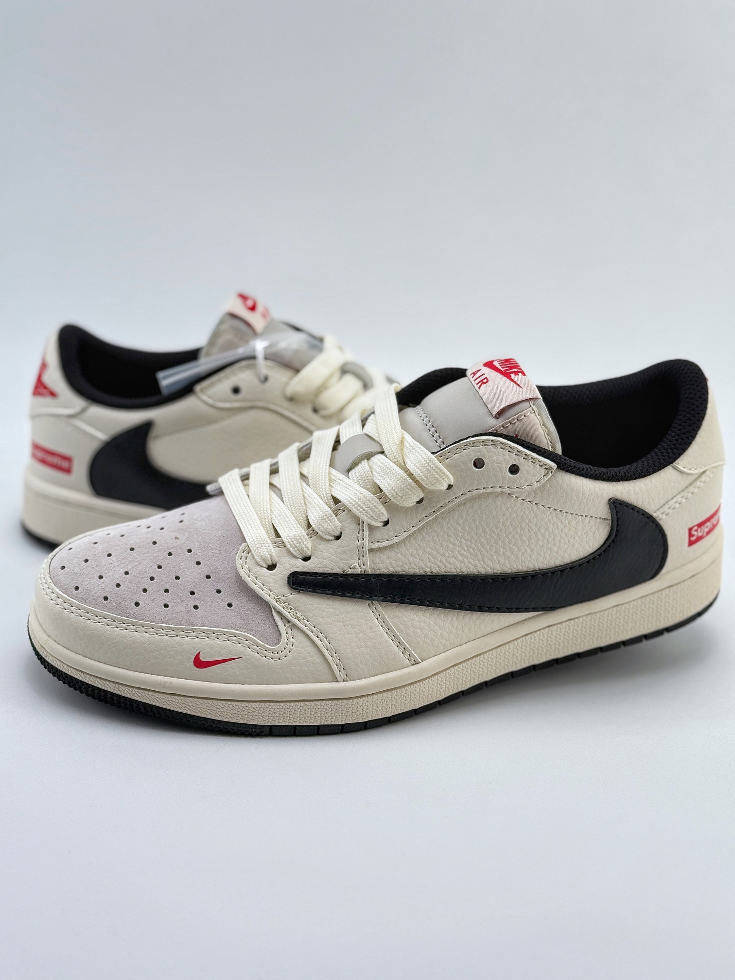 Travis Scott x Nike Air Jordan 1 Low x Supreme Air Jordan 1 Low 反转米黑红小钩倒钩  LJ5188-023