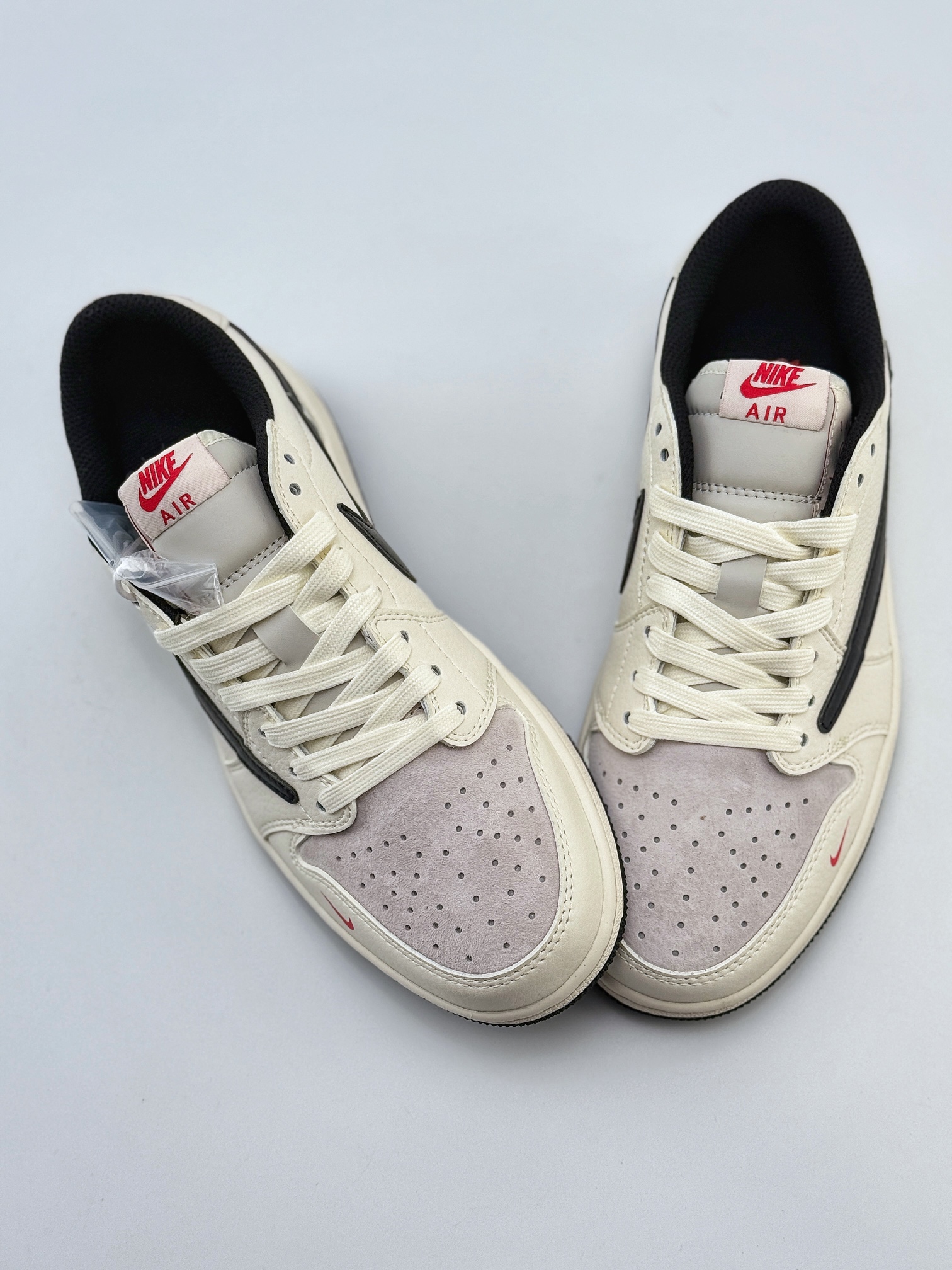 Travis Scott x Nike Air Jordan 1 Low x Supreme Air Jordan 1 Low 反转米黑红小钩倒钩  LJ5188-023