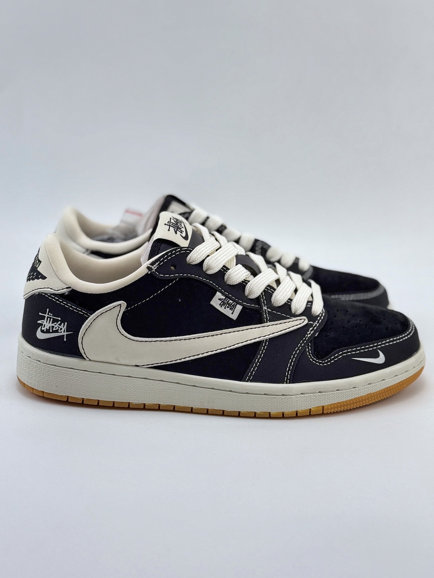 Travis Scott x Nike Air Jordan 1 Low x Stussy Air Jordan 1 Low 反转黑米小钩倒钩  JH6089-004