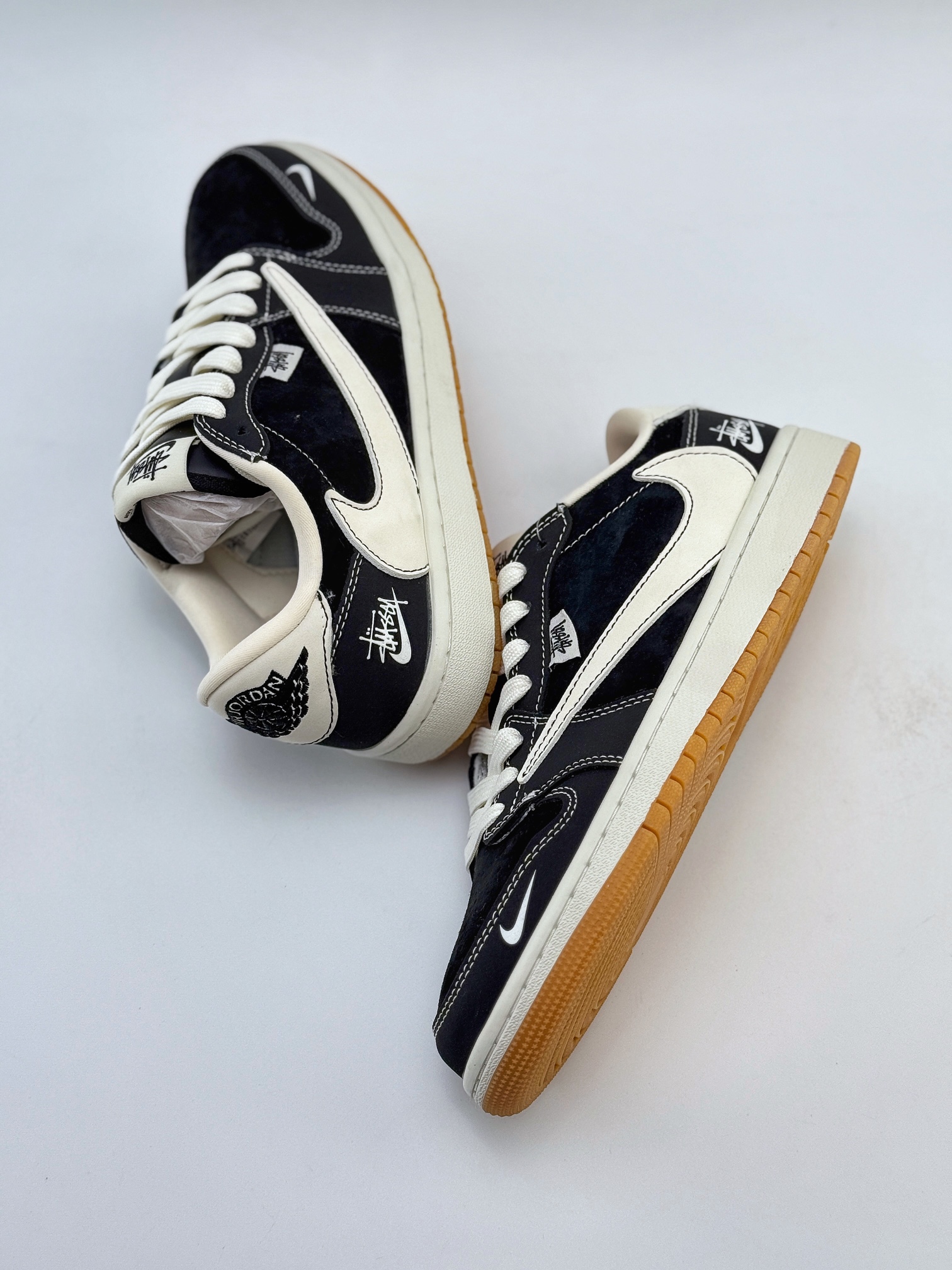 Travis Scott x Nike Air Jordan 1 Low x Stussy Air Jordan 1 Low 反转黑米小钩倒钩  JH6089-004