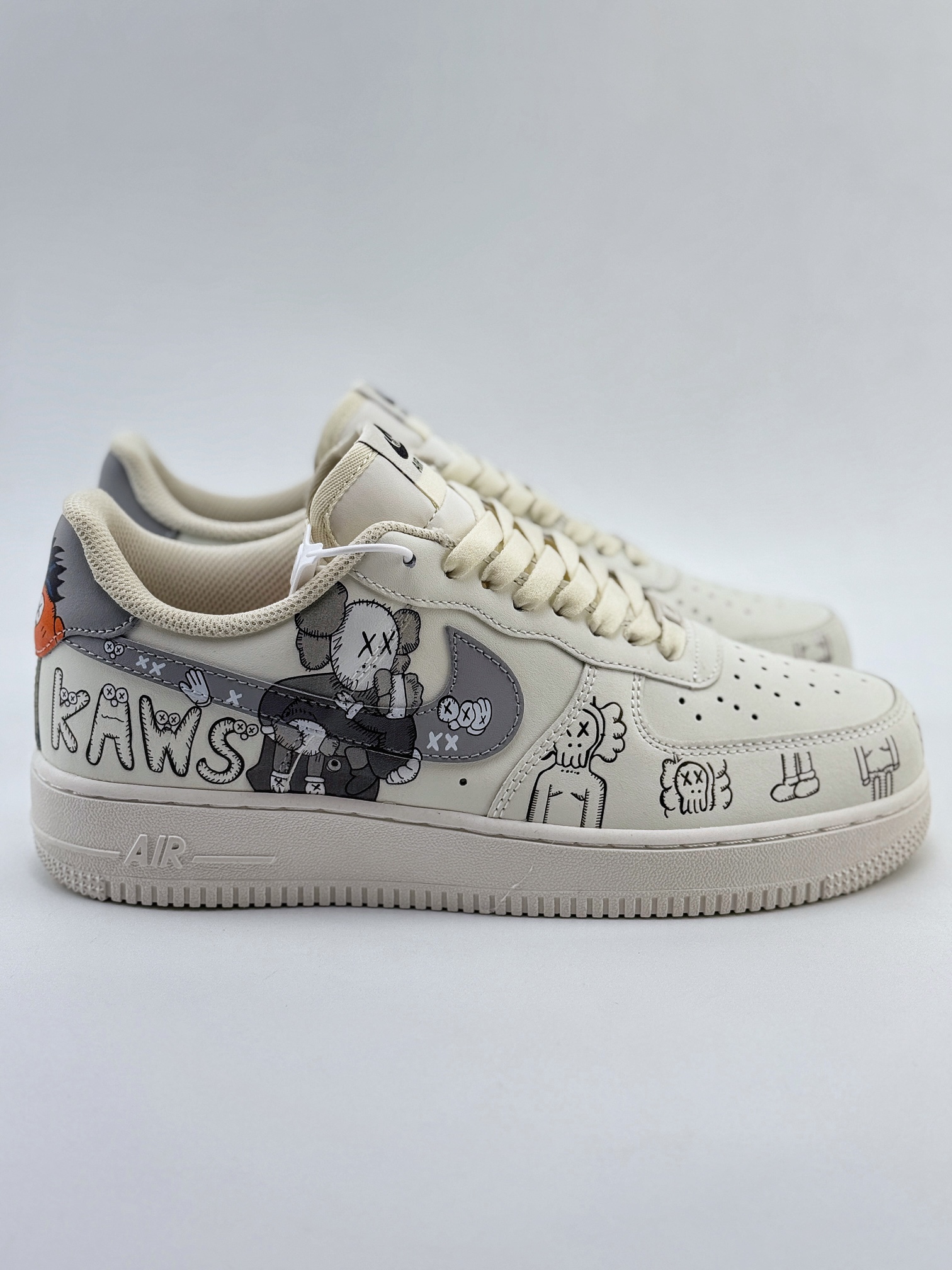 Nike Air Force 1 Low 07 x KAWS 米灰涂鸦  CW2288-999