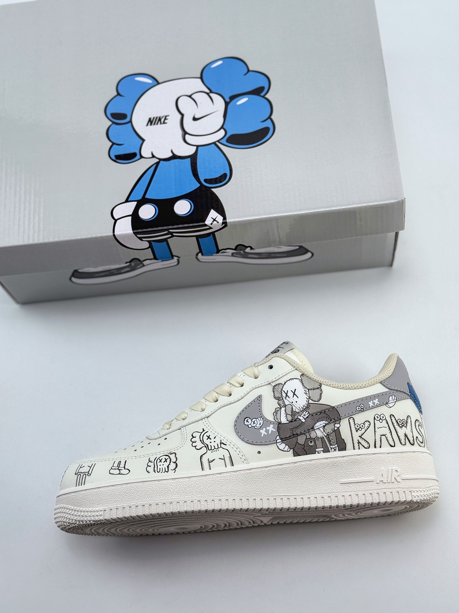 Nike Air Force 1 Low 07 x KAWS 米灰涂鸦  CW2288-999