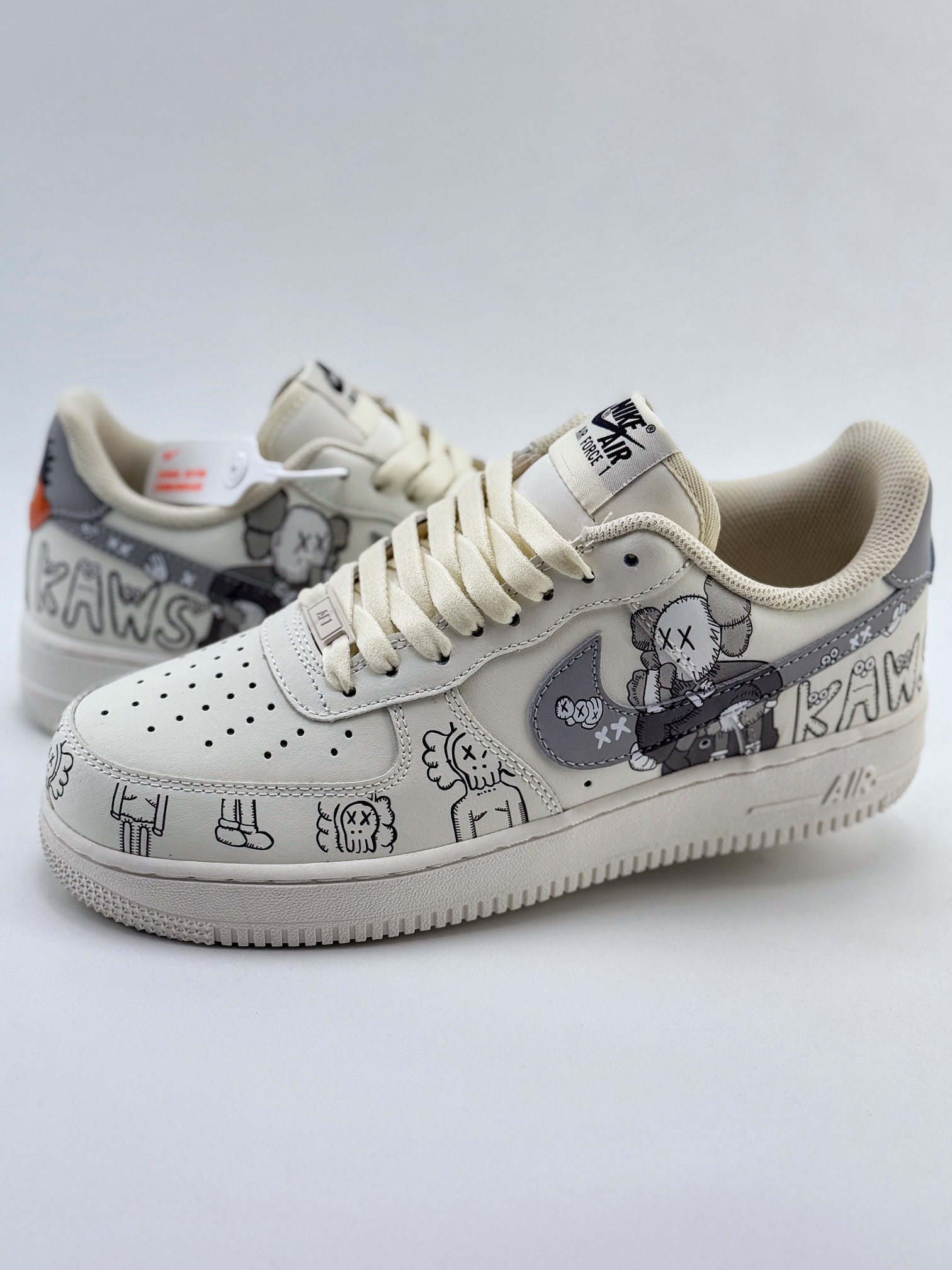 Nike Air Force 1 Low 07 x KAWS 米灰涂鸦  CW2288-999