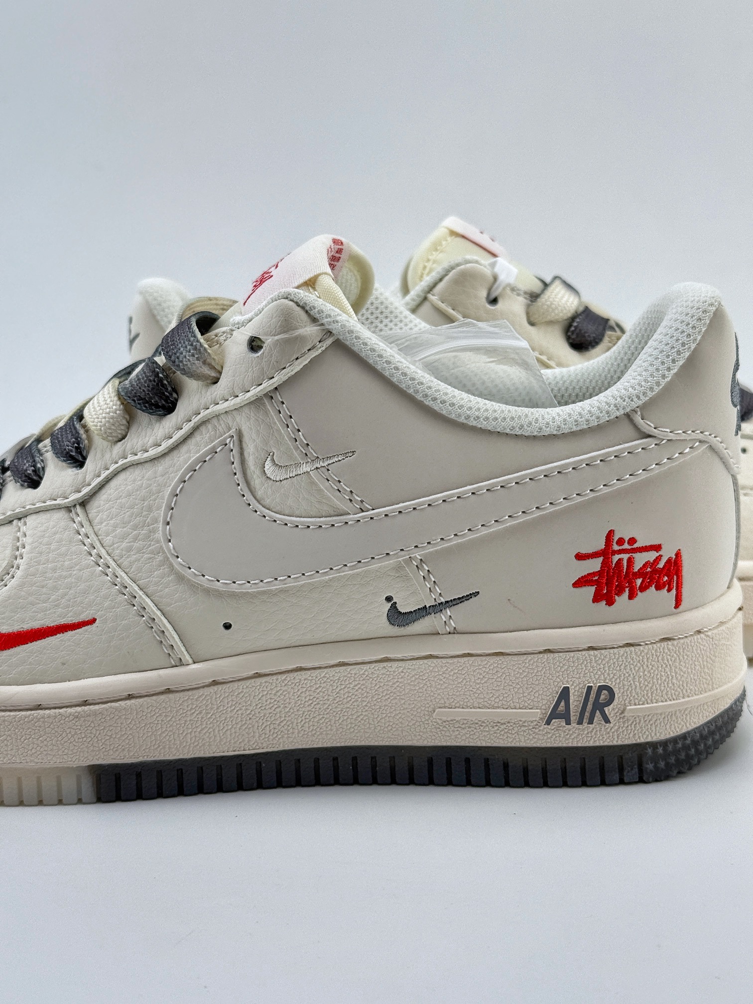 Nike Air Force 1 Low 07 x Stussy 米白红三小钩  XZ6188-015