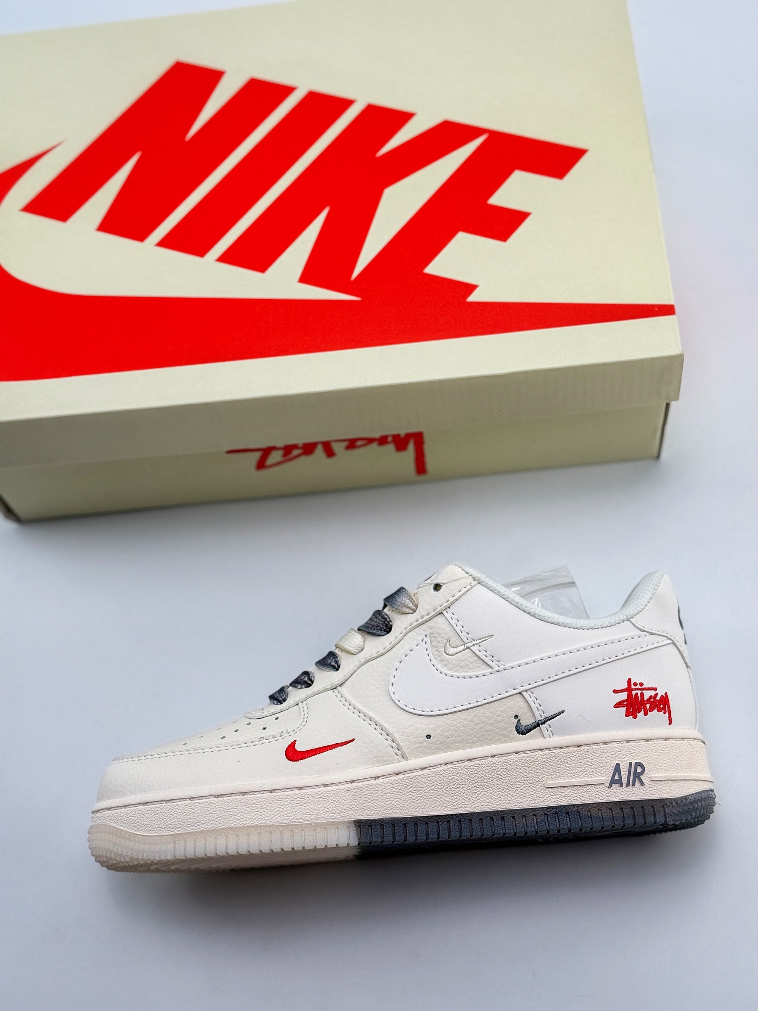 Nike Air Force 1 Low 07 x Stussy 米白红三小钩  XZ6188-015