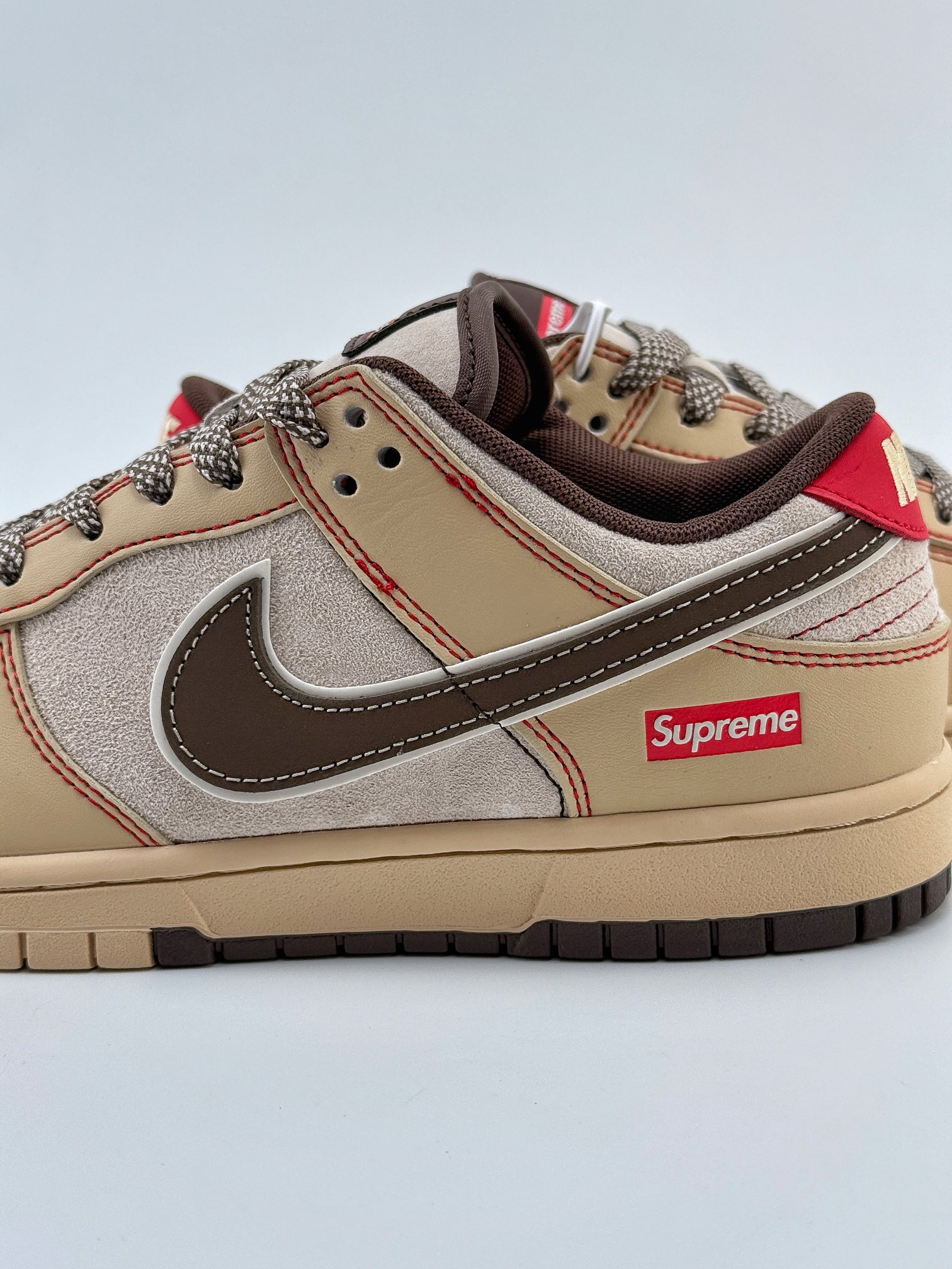 Nike SB Dunk Low x Supreme 米棕红小钩满天星  MM1089-021