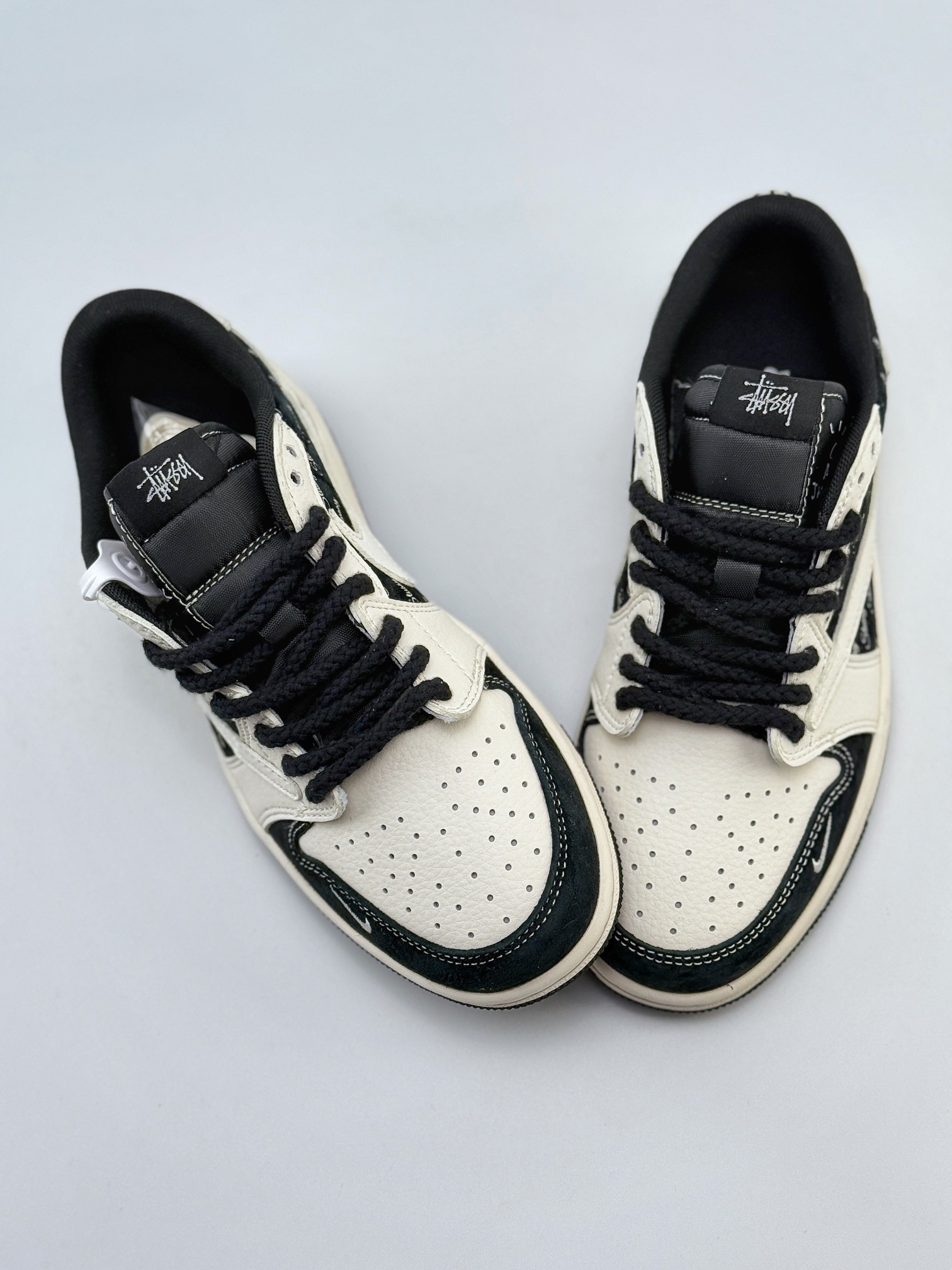 Travis Scott x Nike Air Jordan 1 Low x Stussy Air Jordan 1 Low 反转黑白小钩麻绳倒钩 SJ2068-128