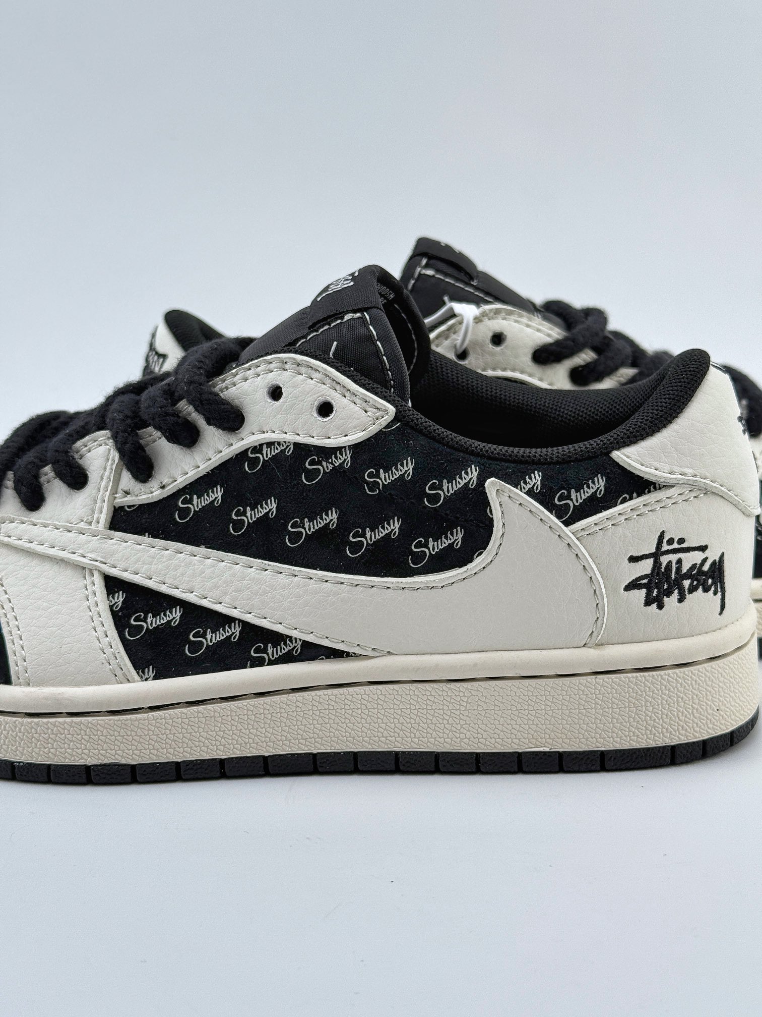 Travis Scott x Nike Air Jordan 1 Low x Stussy Air Jordan 1 Low 反转黑白小钩麻绳倒钩 SJ2068-128