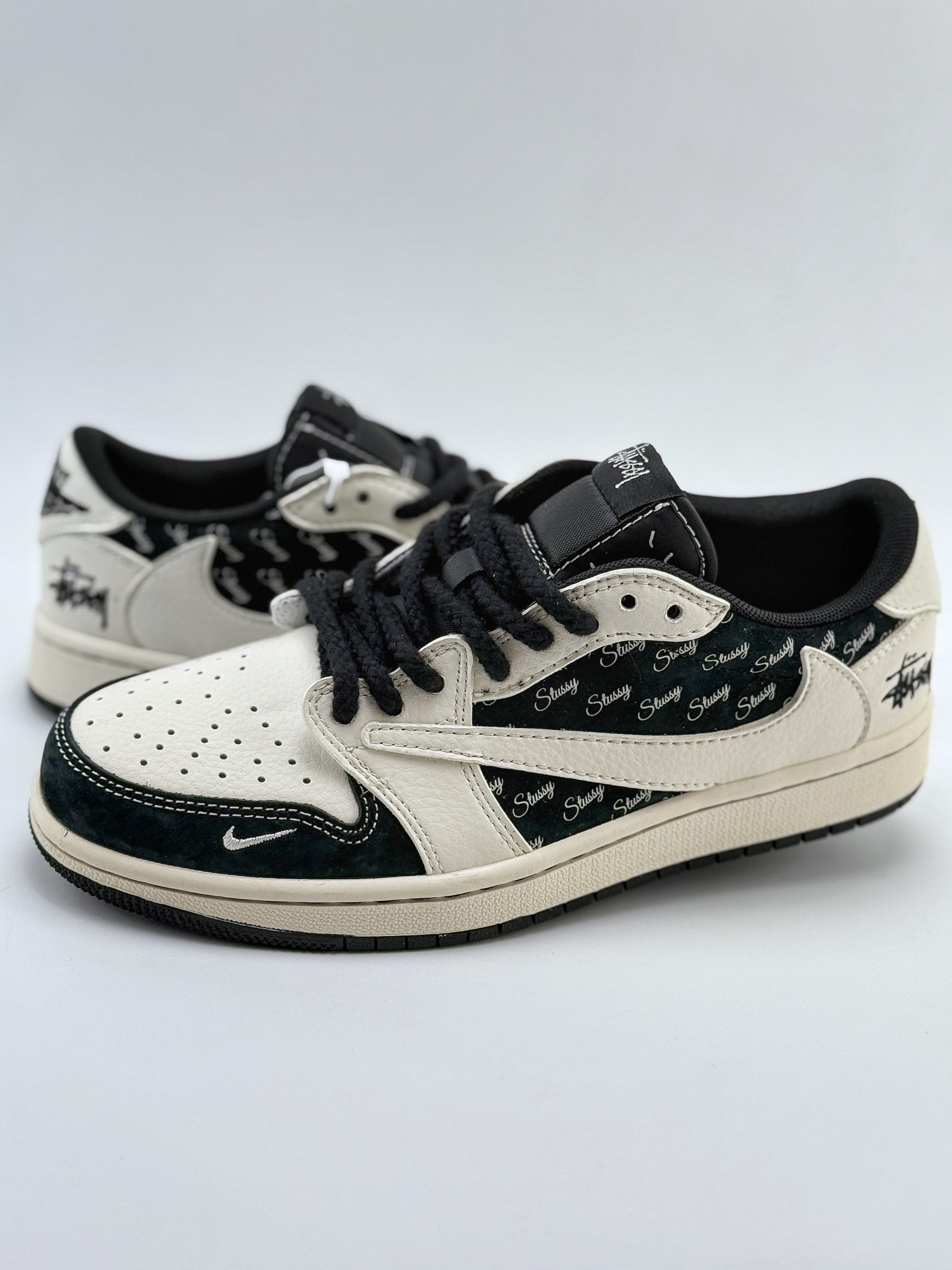 Travis Scott x Nike Air Jordan 1 Low x Stussy Air Jordan 1 Low 反转黑白小钩麻绳倒钩 SJ2068-128