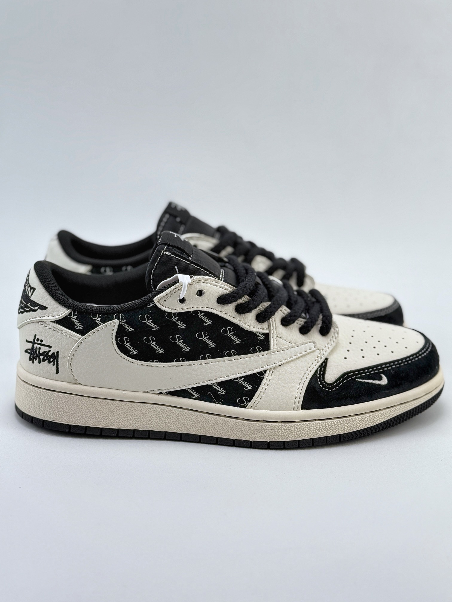 Travis Scott x Nike Air Jordan 1 Low x Stussy Air Jordan 1 Low 反转黑白小钩麻绳倒钩 SJ2068-128