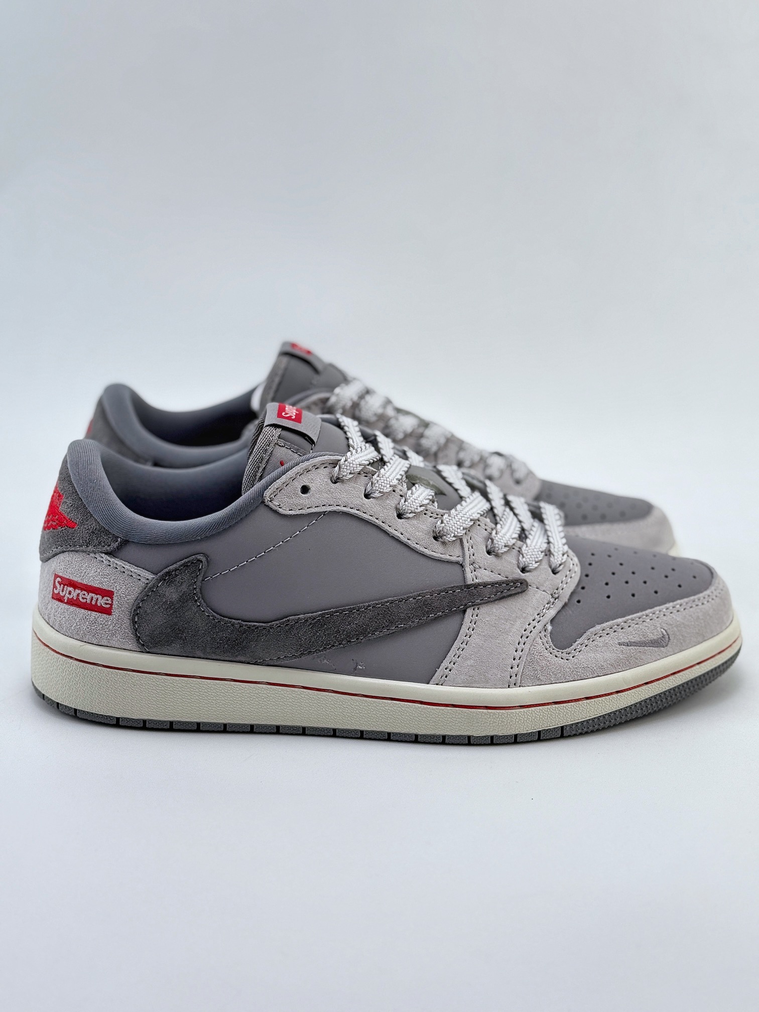 Travis Scott x Nike Air Jordan 1 Low x Supreme Air Jordan 1 Low 反转灰红小标满天星倒钩  JH6089-005