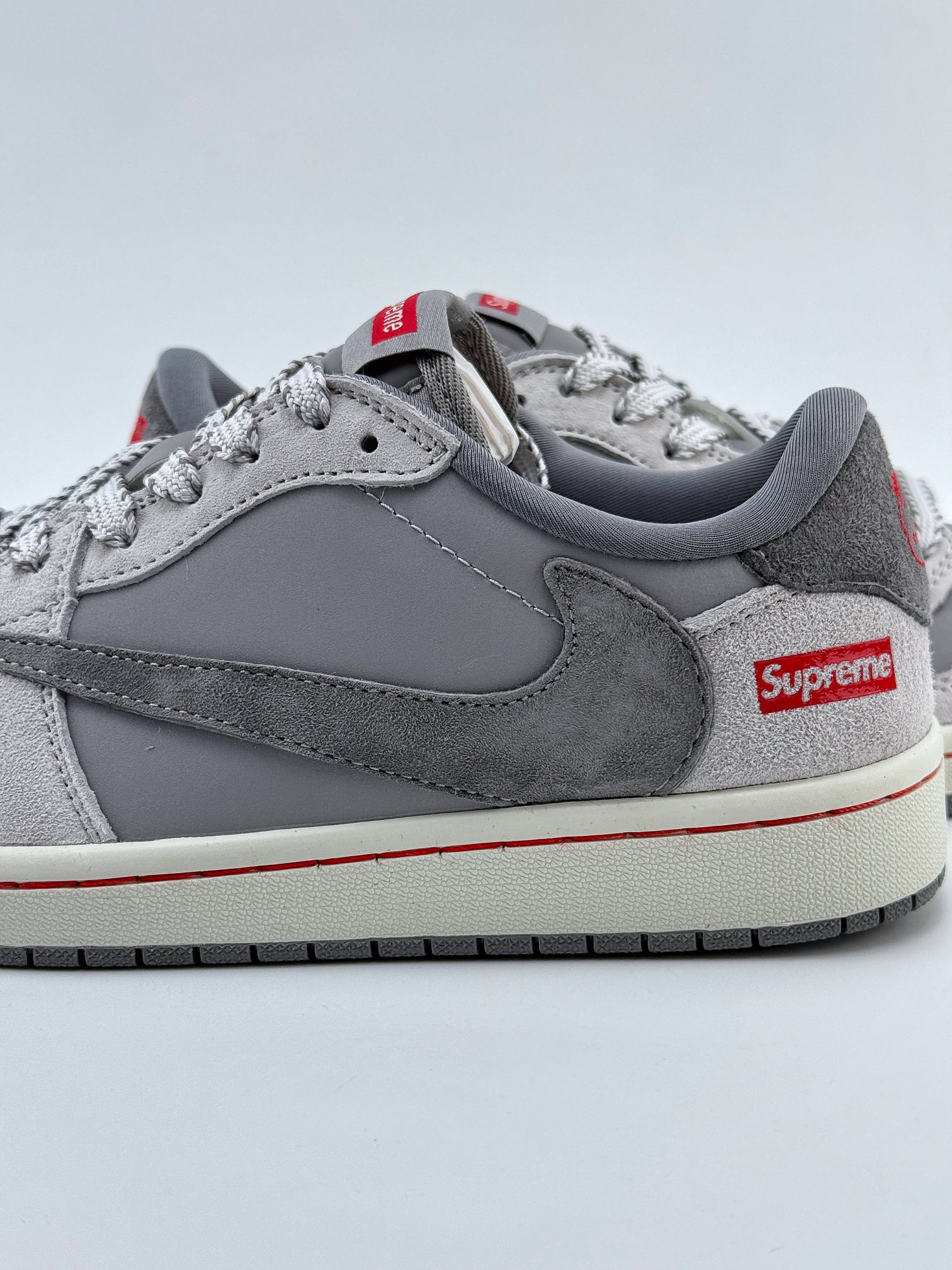 Travis Scott x Nike Air Jordan 1 Low x Supreme Air Jordan 1 Low 反转灰红小标满天星倒钩  JH6089-005