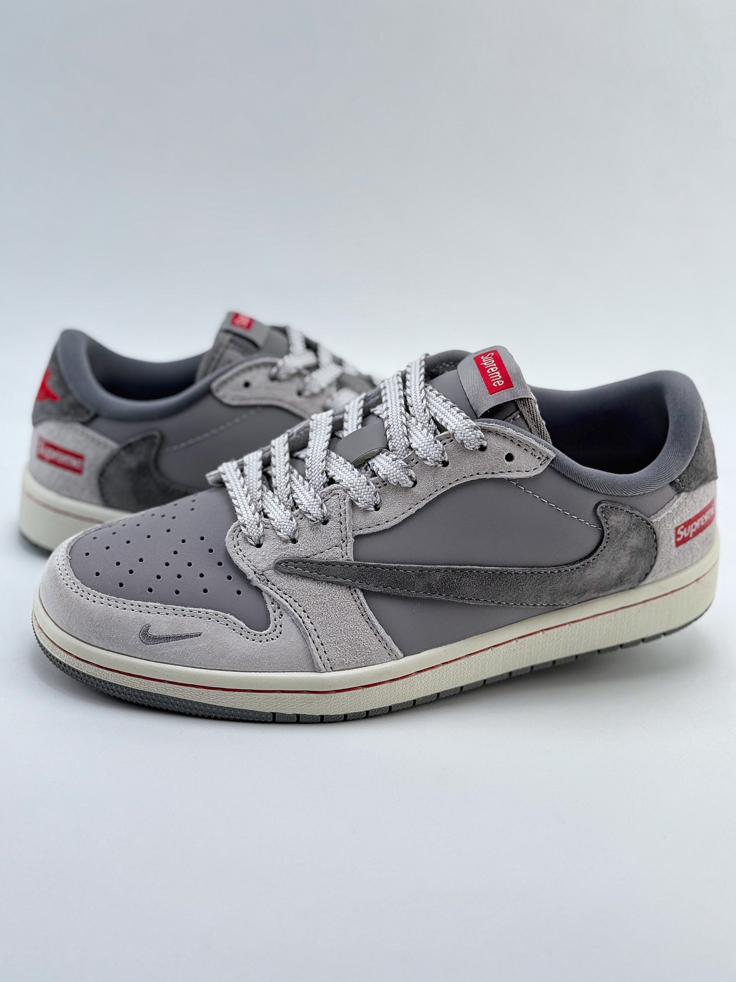 Travis Scott x Nike Air Jordan 1 Low x Supreme Air Jordan 1 Low 反转灰红小标满天星倒钩  JH6089-005