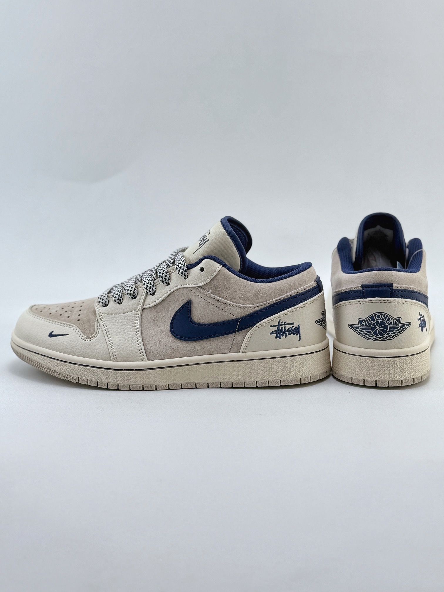 Air Jordan 1 Retro Low x Stussy 米蓝小钩满天星  XX2402-002