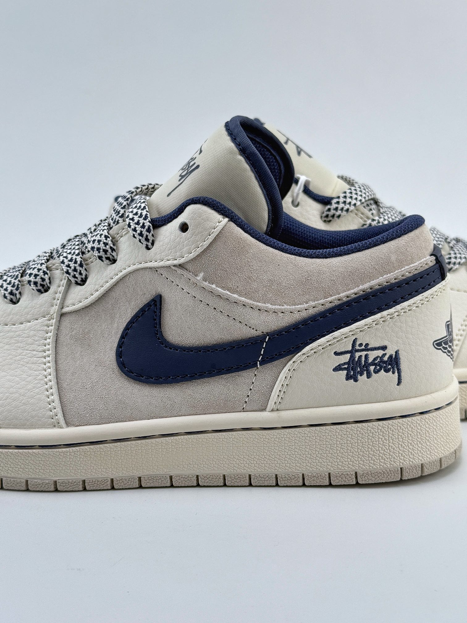 Air Jordan 1 Retro Low x Stussy 米蓝小钩满天星  XX2402-002