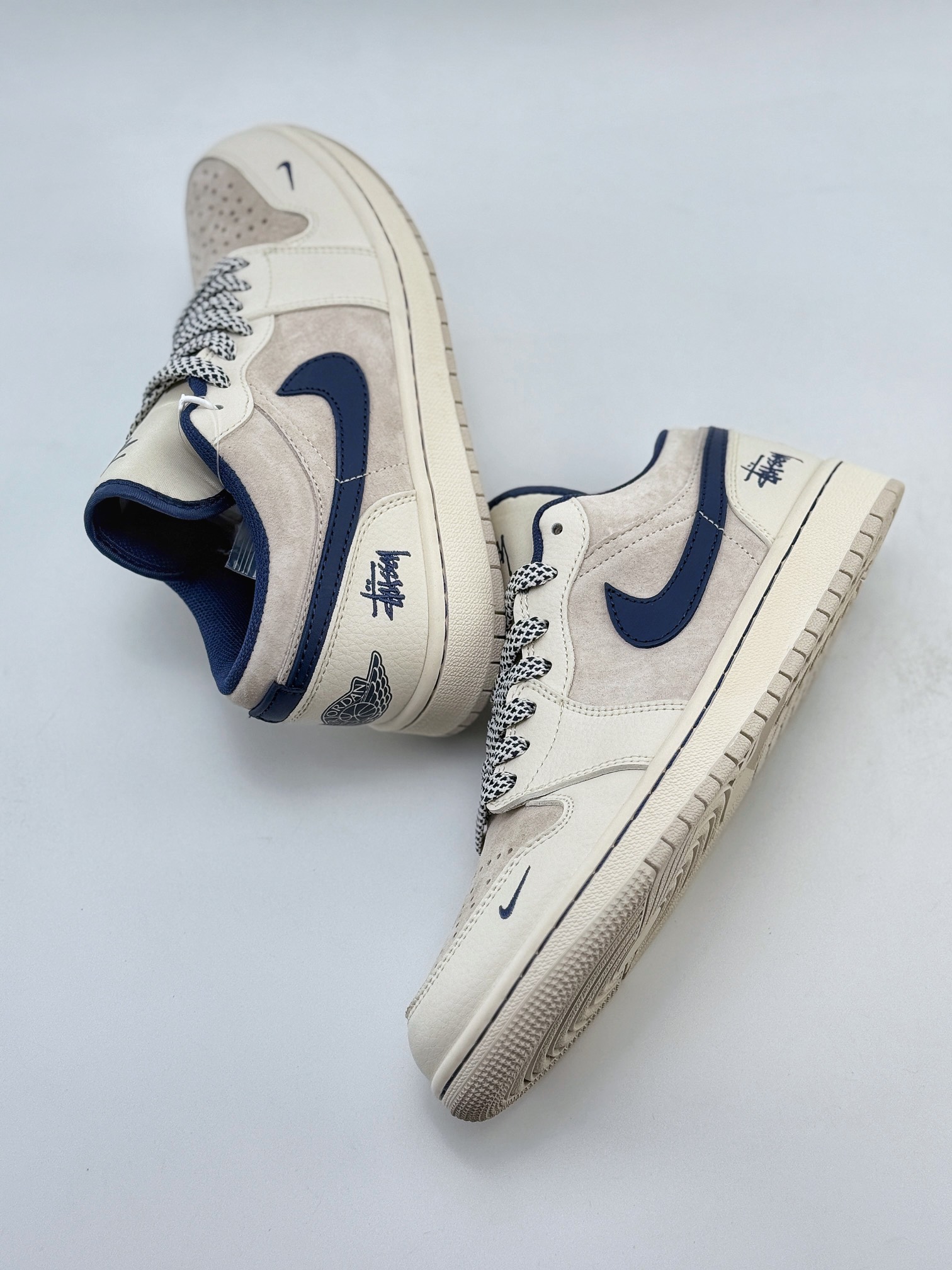 Air Jordan 1 Retro Low x Stussy 米蓝小钩满天星  XX2402-002