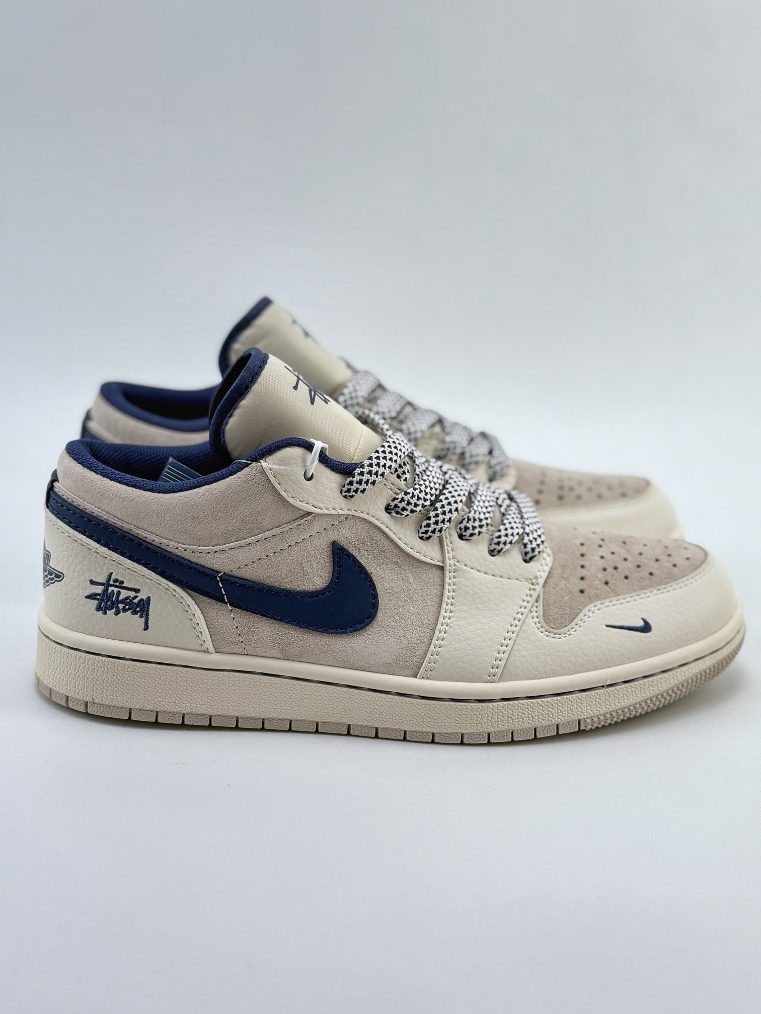 Air Jordan 1 Retro Low x Stussy 米蓝小钩满天星  XX2402-002