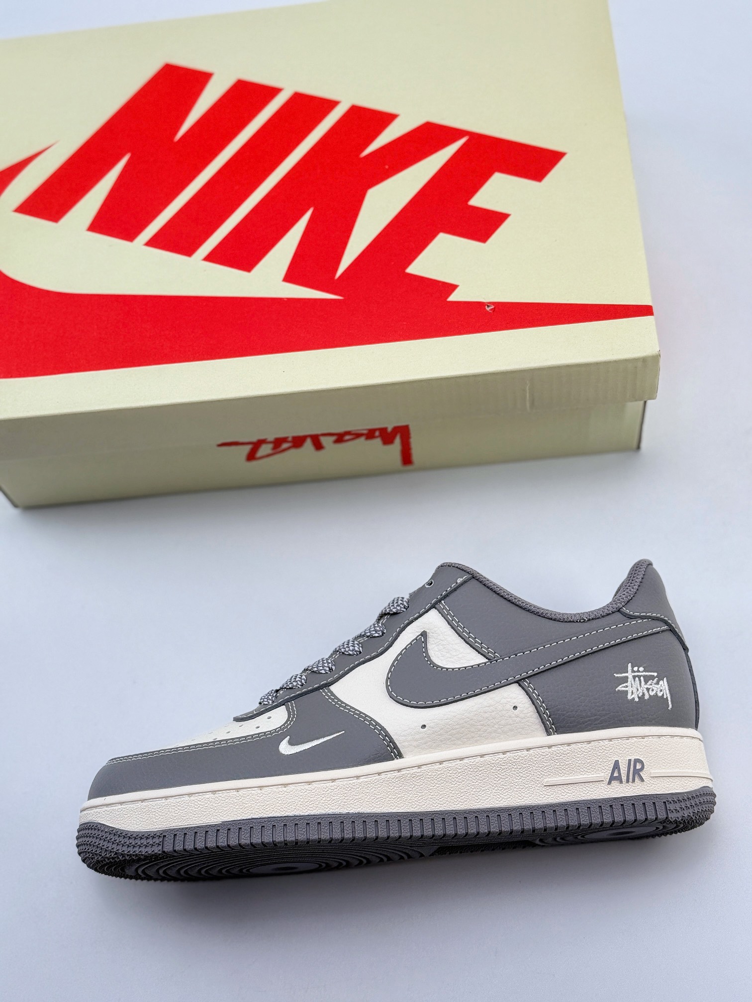 Nike Air Force 1 Low 07 x Stussy 米灰满天星 BB5353-512