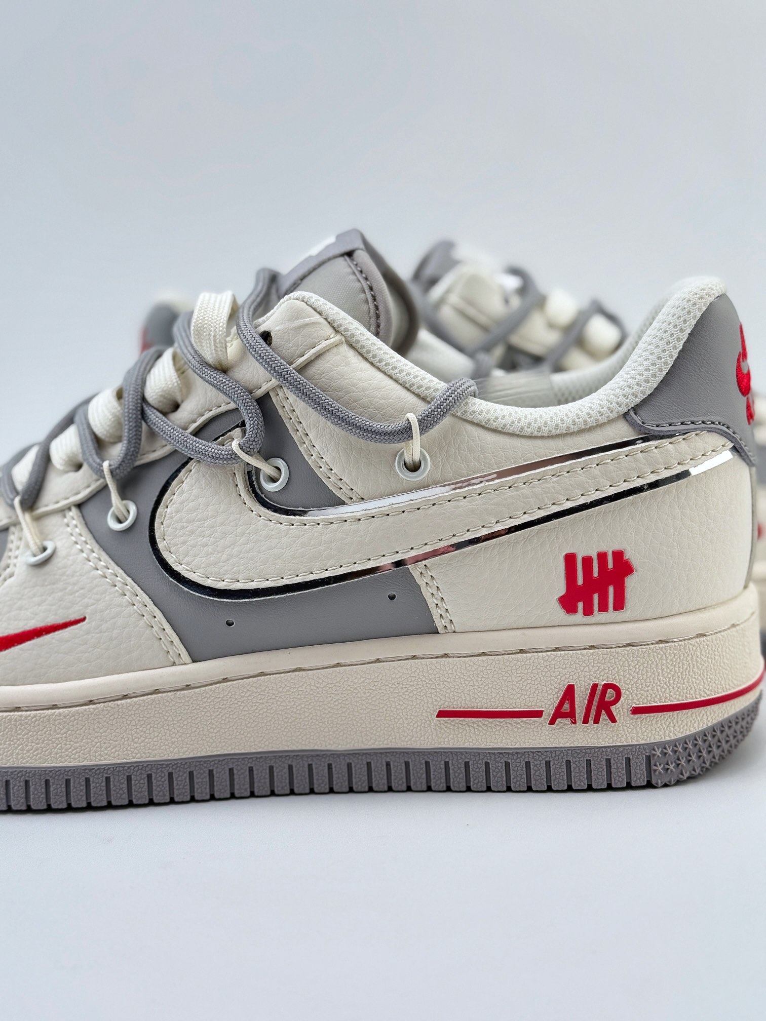 Nike Air Force 1 Low 07 x UNDEFDATED 白灰红小钩绑带  SJ1198-500