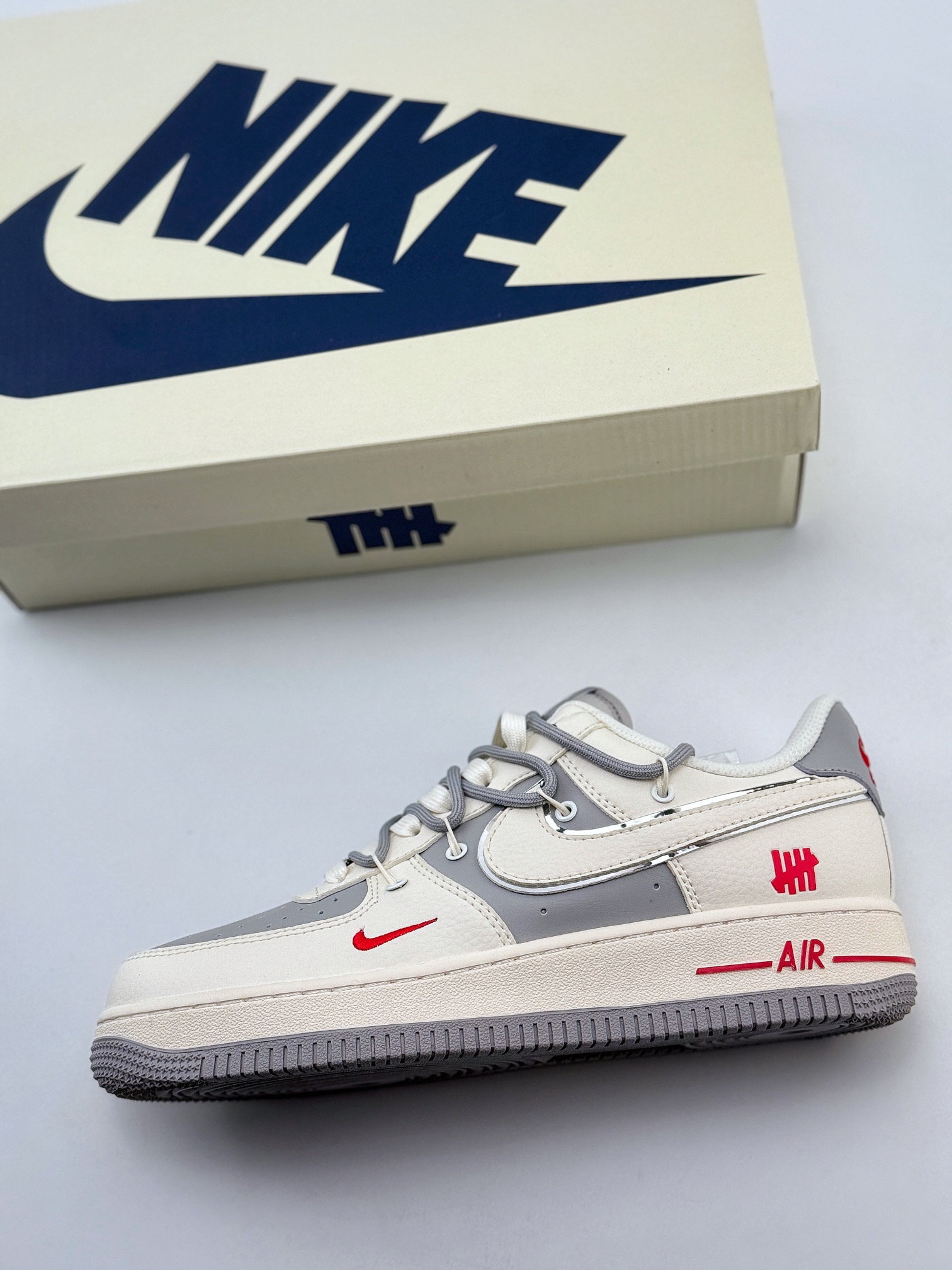 Nike Air Force 1 Low 07 x UNDEFDATED 白灰红小钩绑带  SJ1198-500