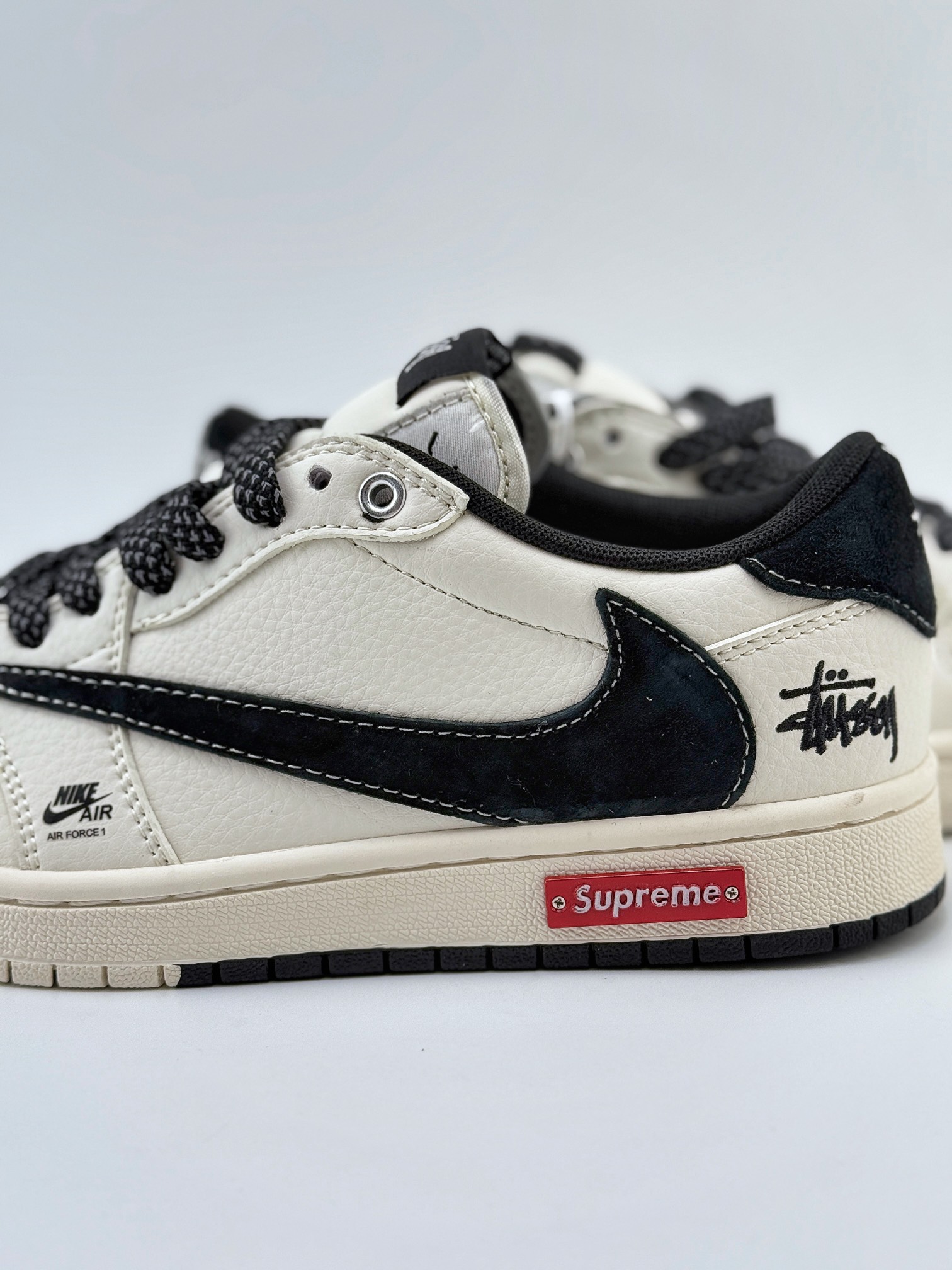 Travis Scott x Nike Air Jordan 1 Low x Supreme x Stussy Air Jordan 1 Low 反转白黑满天星倒钩  SJ2068-129