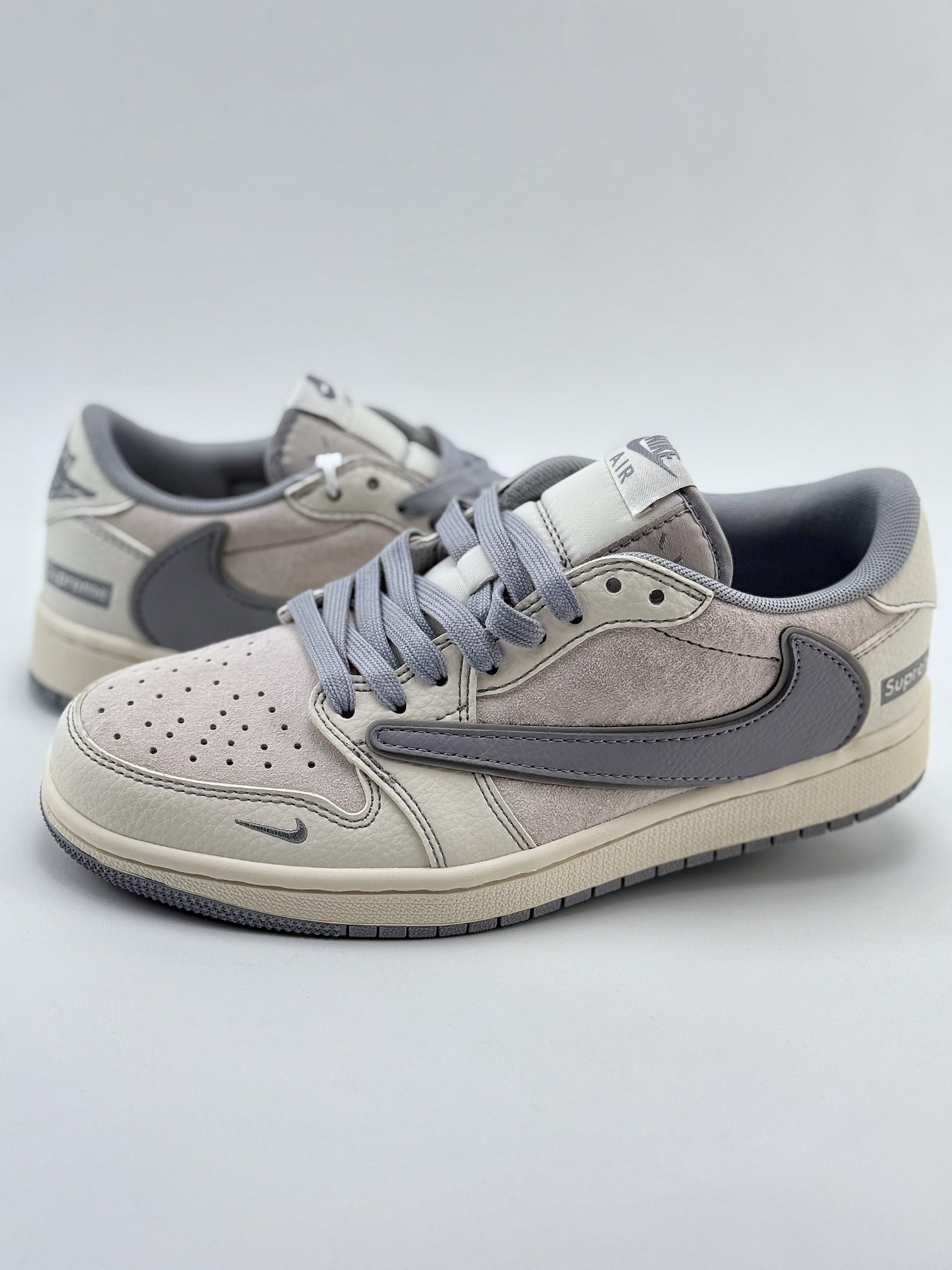 Travis Scott x Nike Air Jordan 1 Low x Supreme Air Jordan 1 Low 反转白灰小钩倒钩  XZ2268-003