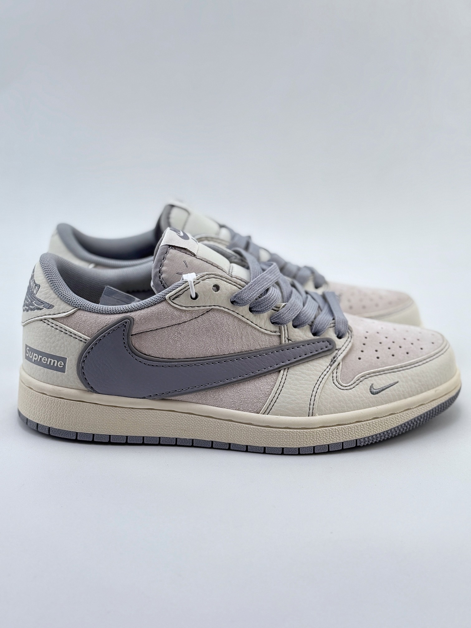 Travis Scott x Nike Air Jordan 1 Low x Supreme Air Jordan 1 Low 反转白灰小钩倒钩  XZ2268-003