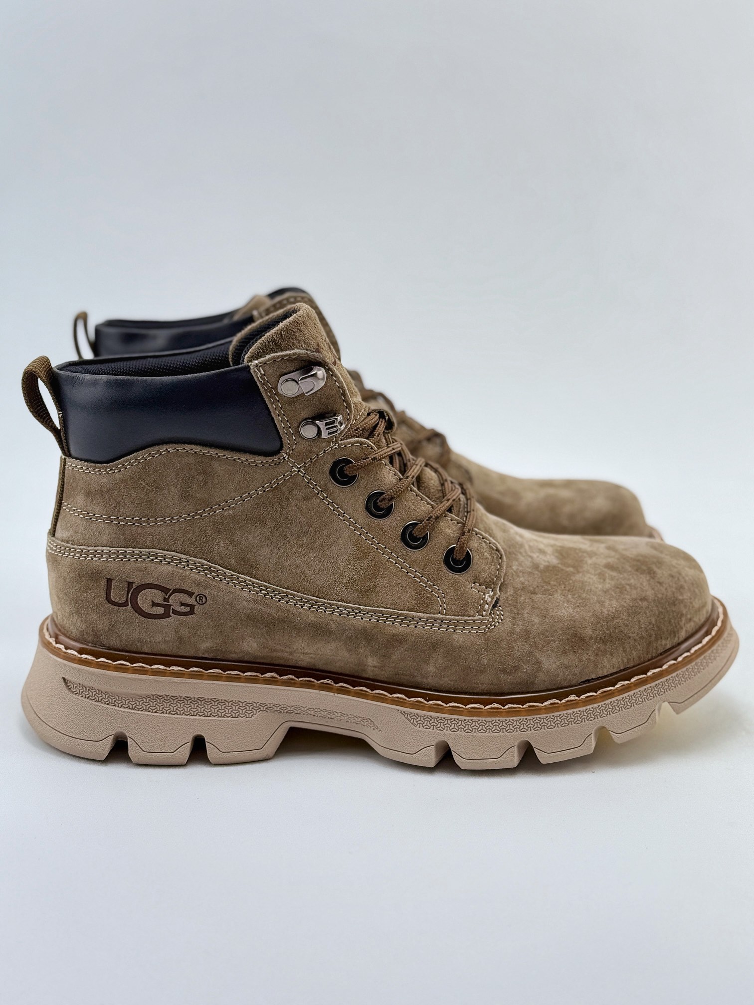 新货UGG 2024秋冬新品男士中帮休闲马丁靴系列