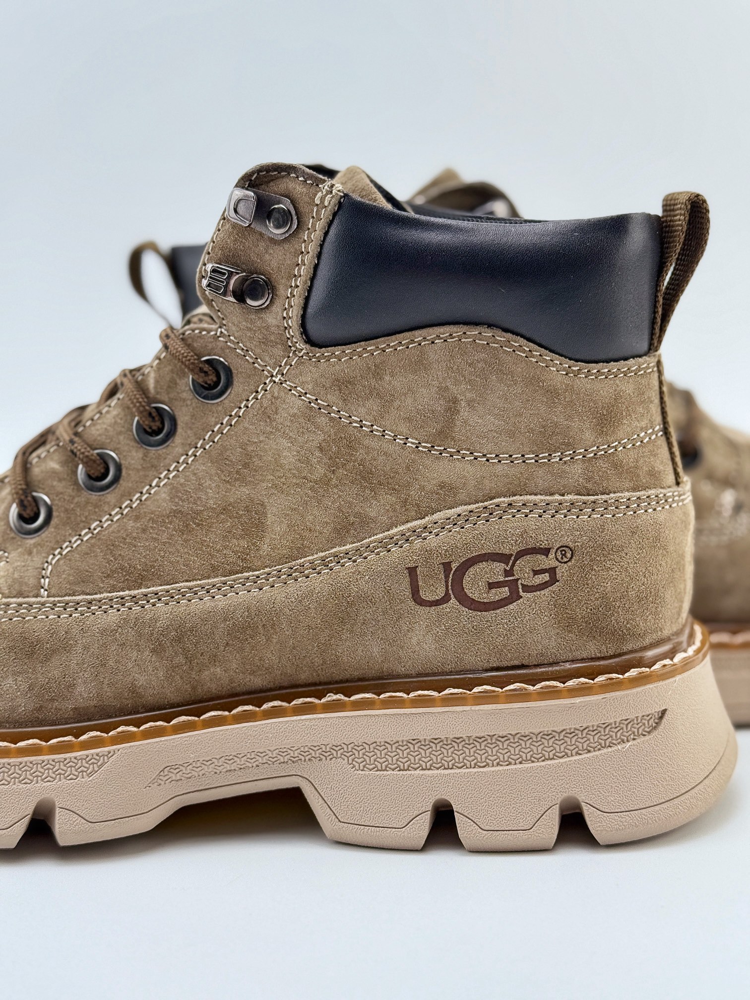 新货UGG 2024秋冬新品男士中帮休闲马丁靴系列