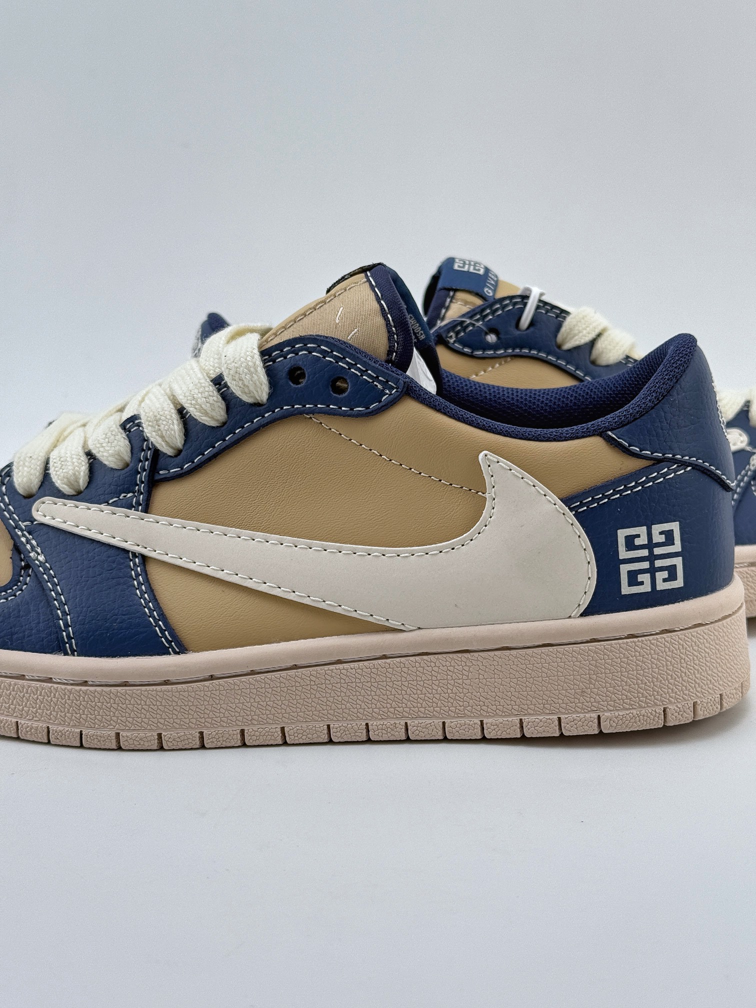 Travis Scott x Nike Air Jordan 1 Low x GIVENCHY Air Jordan 1 Low 反转蓝棕倒钩 QY0568-952
