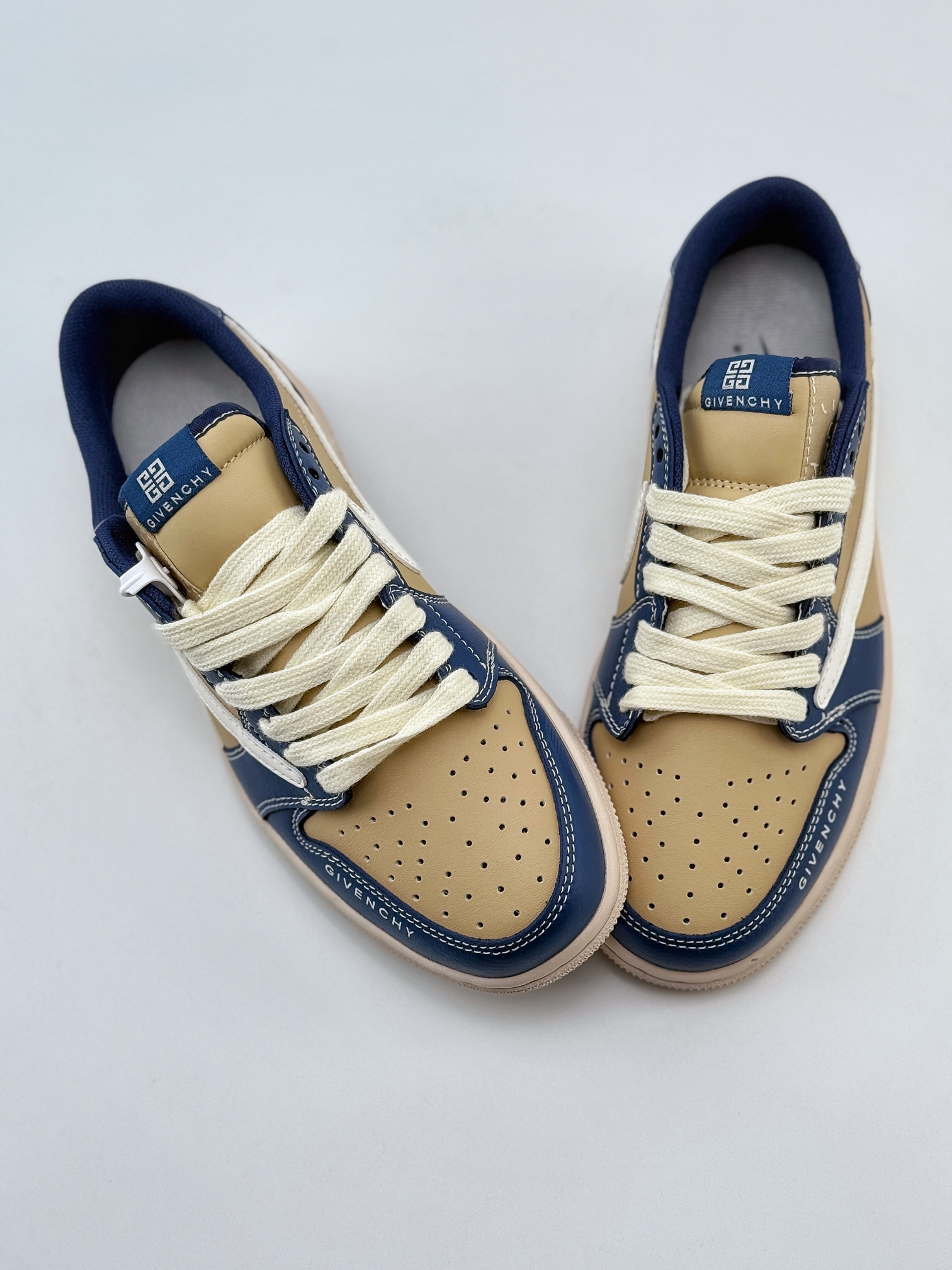 Travis Scott x Nike Air Jordan 1 Low x GIVENCHY Air Jordan 1 Low 反转蓝棕倒钩 QY0568-952