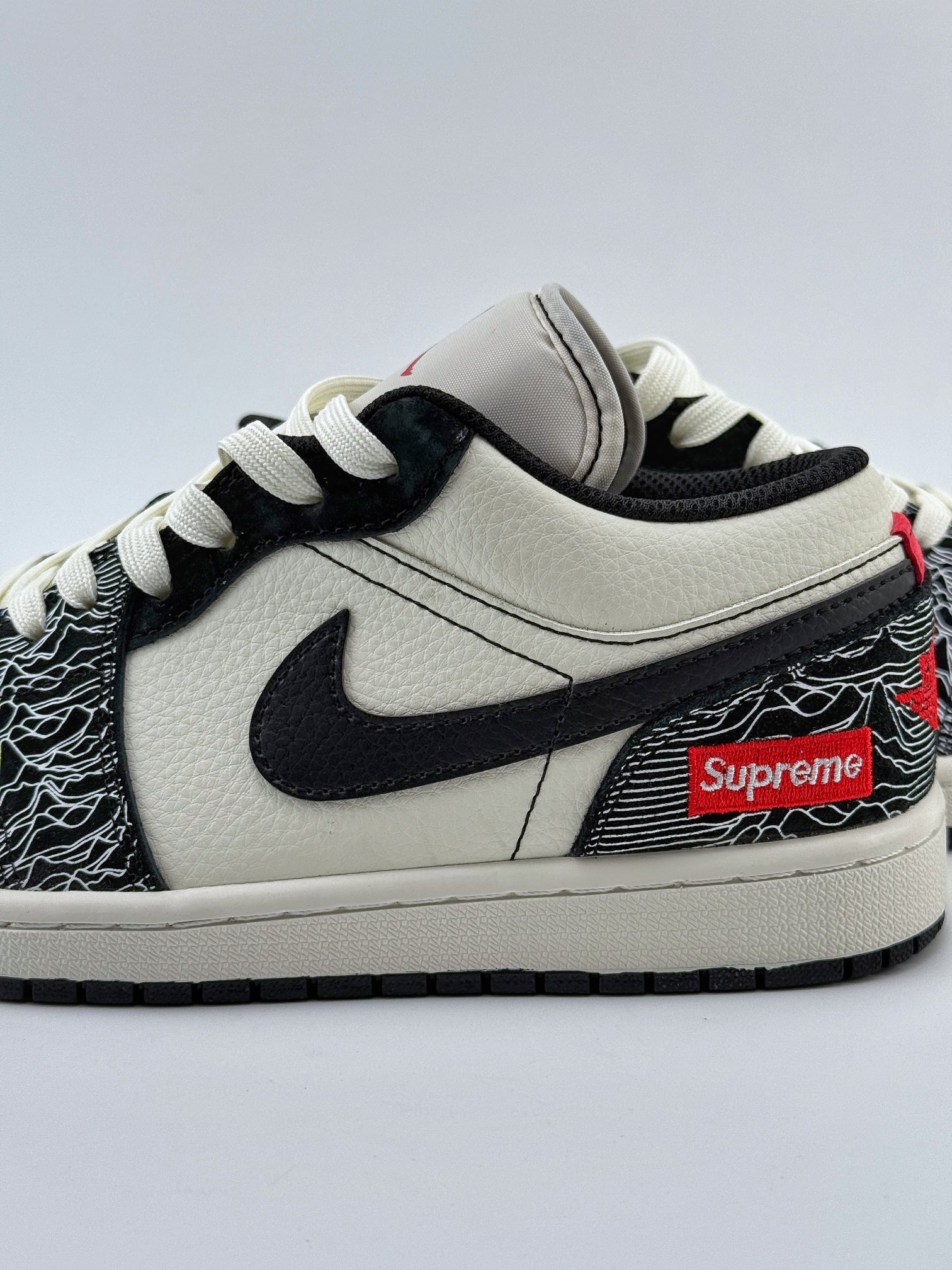 Air Jordan 1 Retro Low x Supreme 米黑 DC2024-032