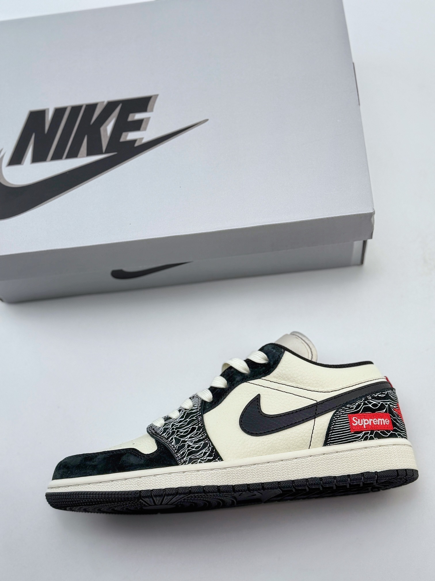 Air Jordan 1 Retro Low x Supreme 米黑 DC2024-032