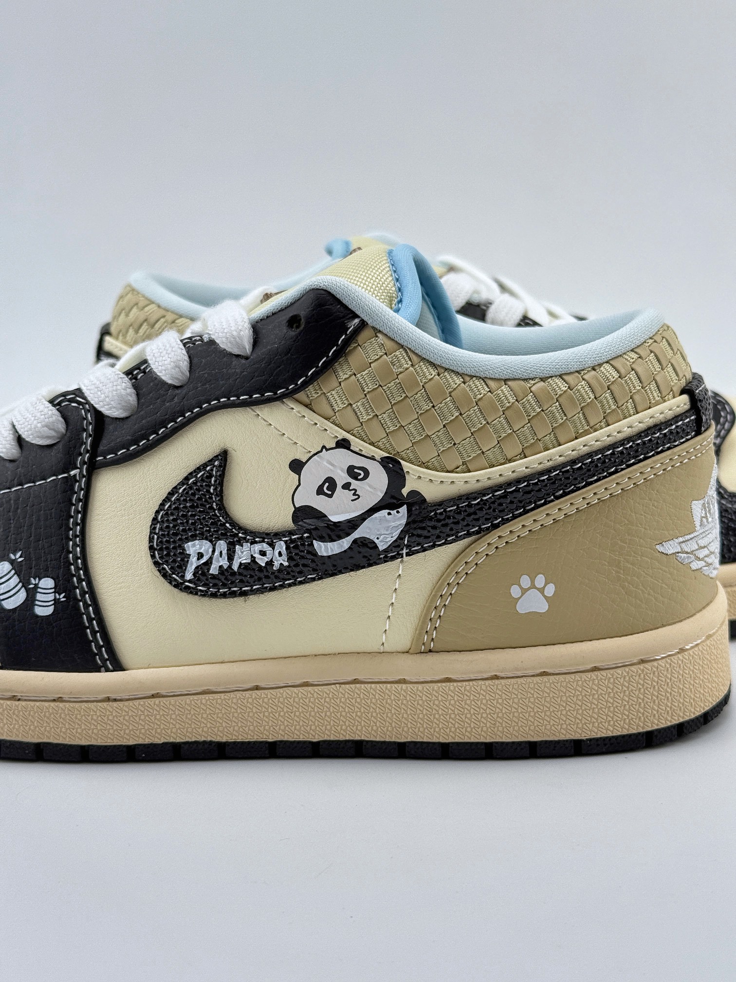 Air Jordan 1 Retro Low 嘟嘴熊猫 星之禾  DC0774-101