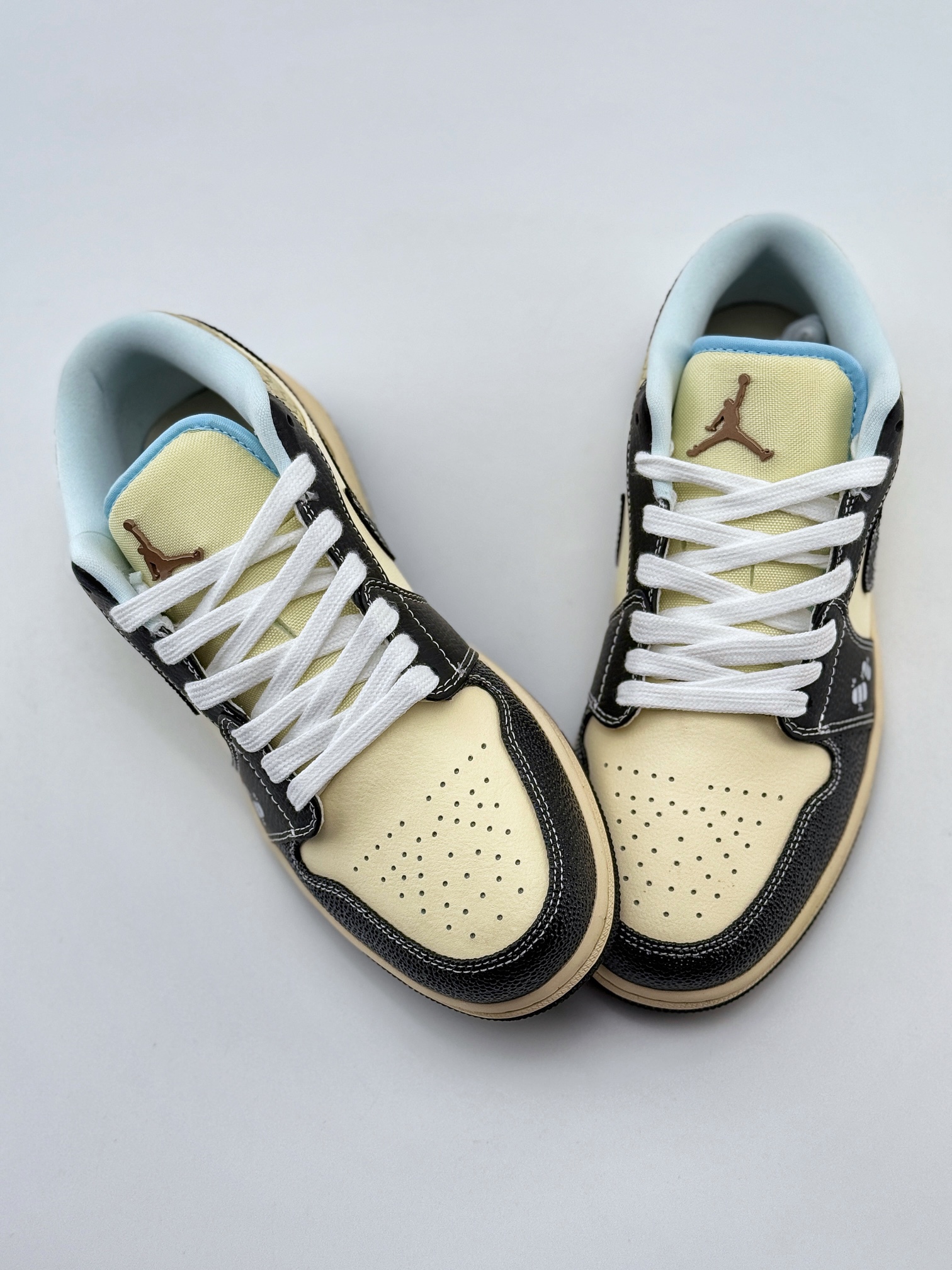 Air Jordan 1 Retro Low 嘟嘴熊猫 星之禾  DC0774-101