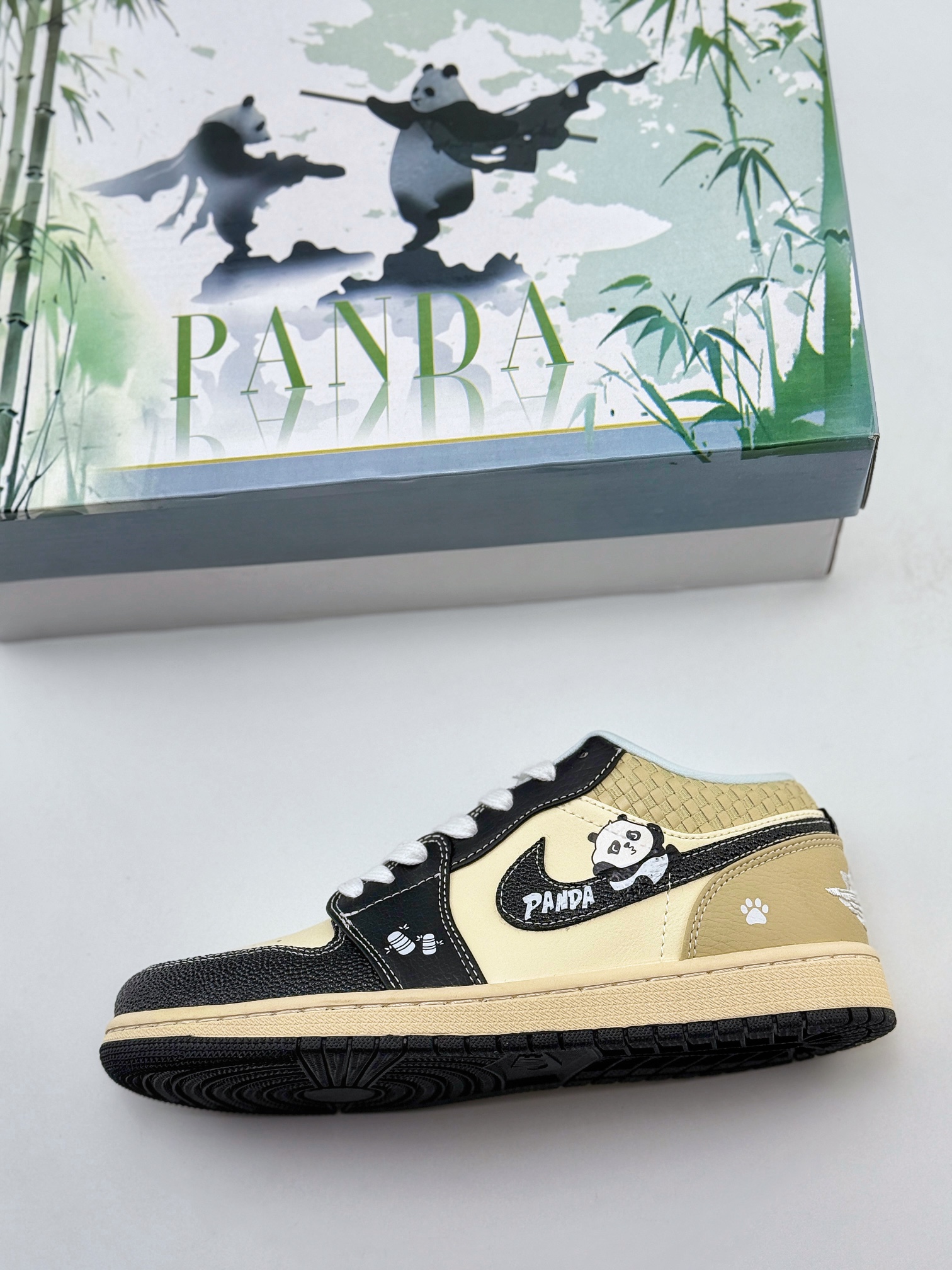 Air Jordan 1 Retro Low 嘟嘴熊猫 星之禾  DC0774-101